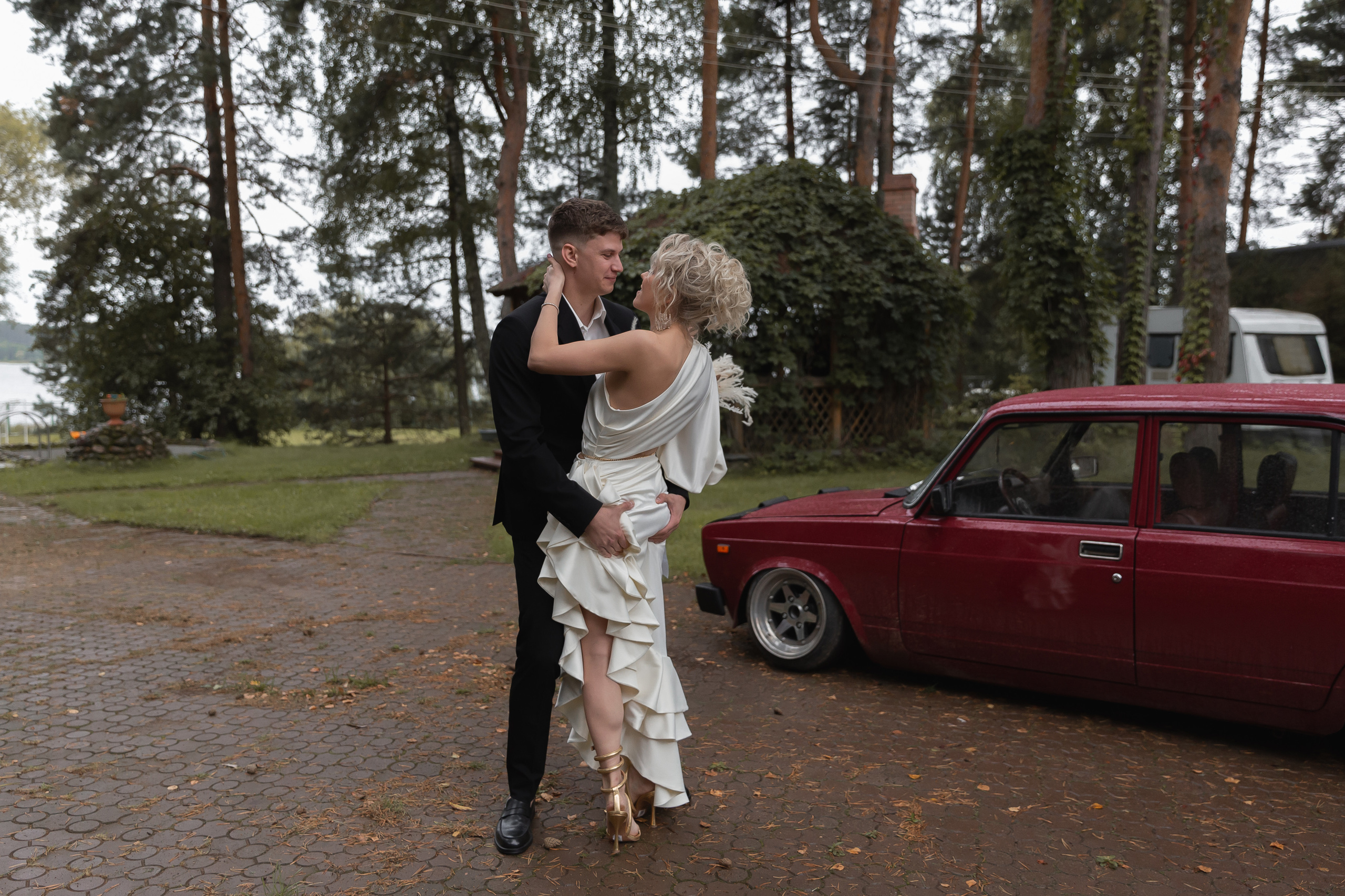 Не женюсь я, не женюсь!. Э Т О М Ы