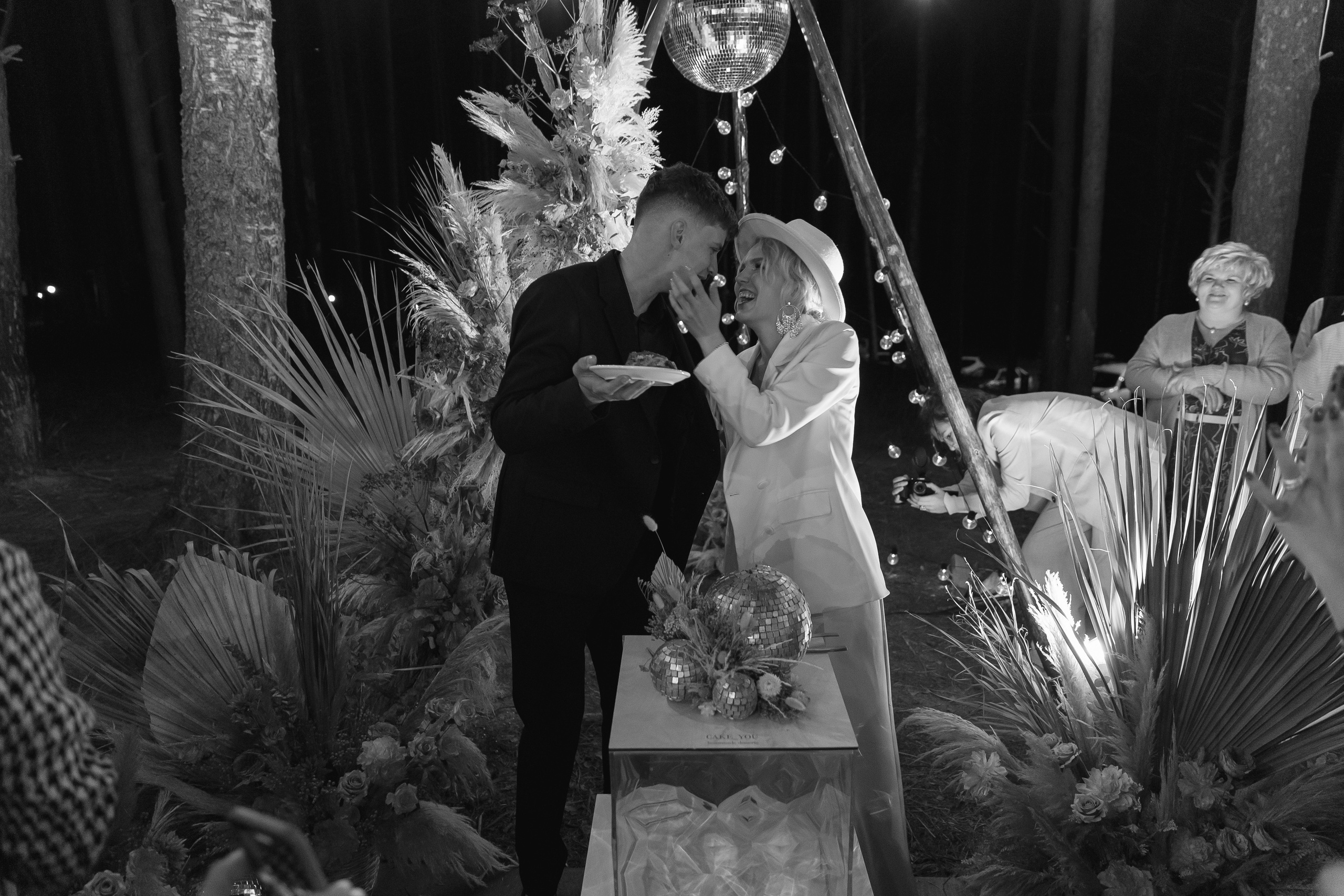 Не женюсь я, не женюсь!. Э Т О М Ы