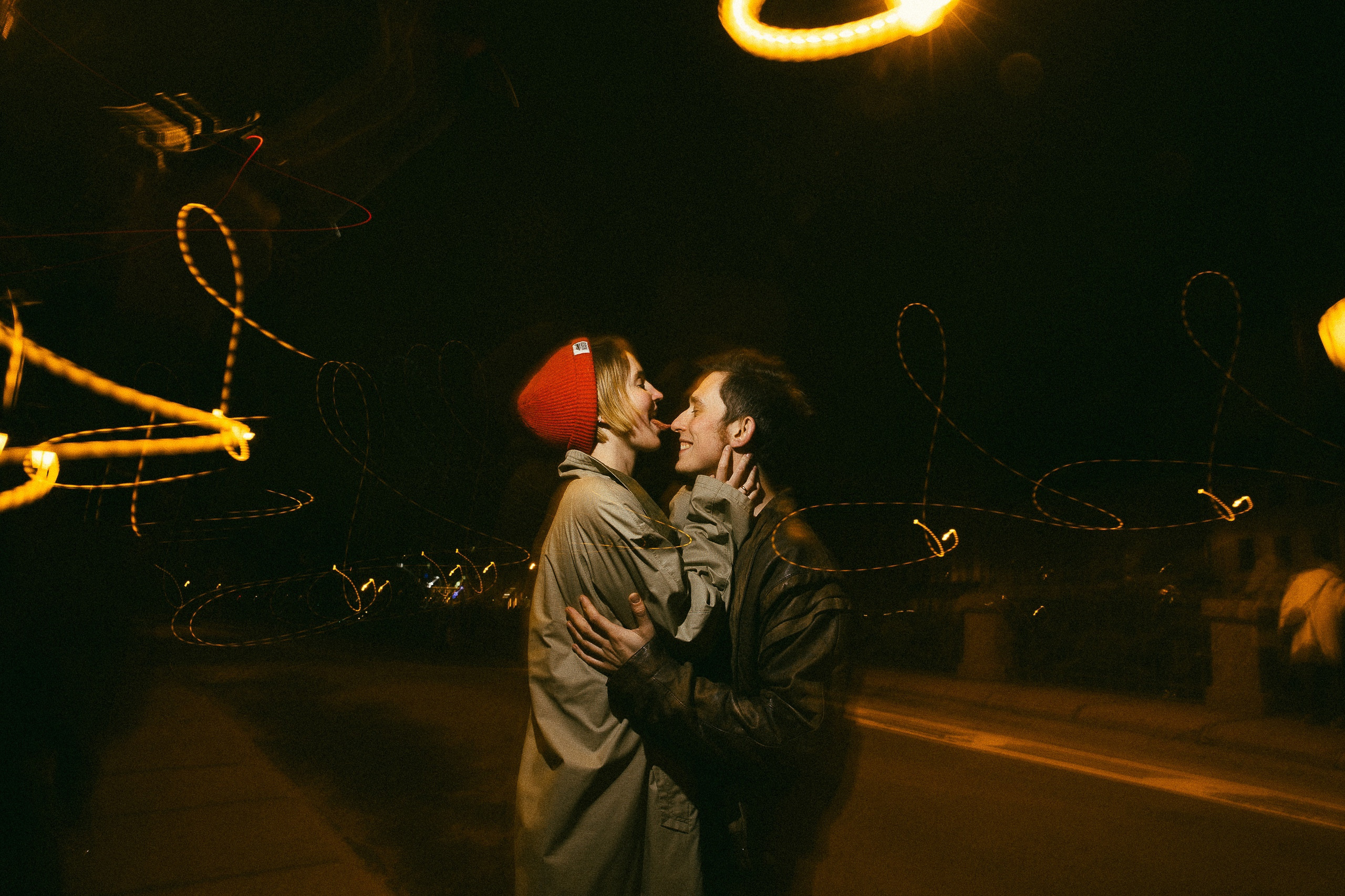 Навсегда юность, навсегда смерть. Э Т О М Ы