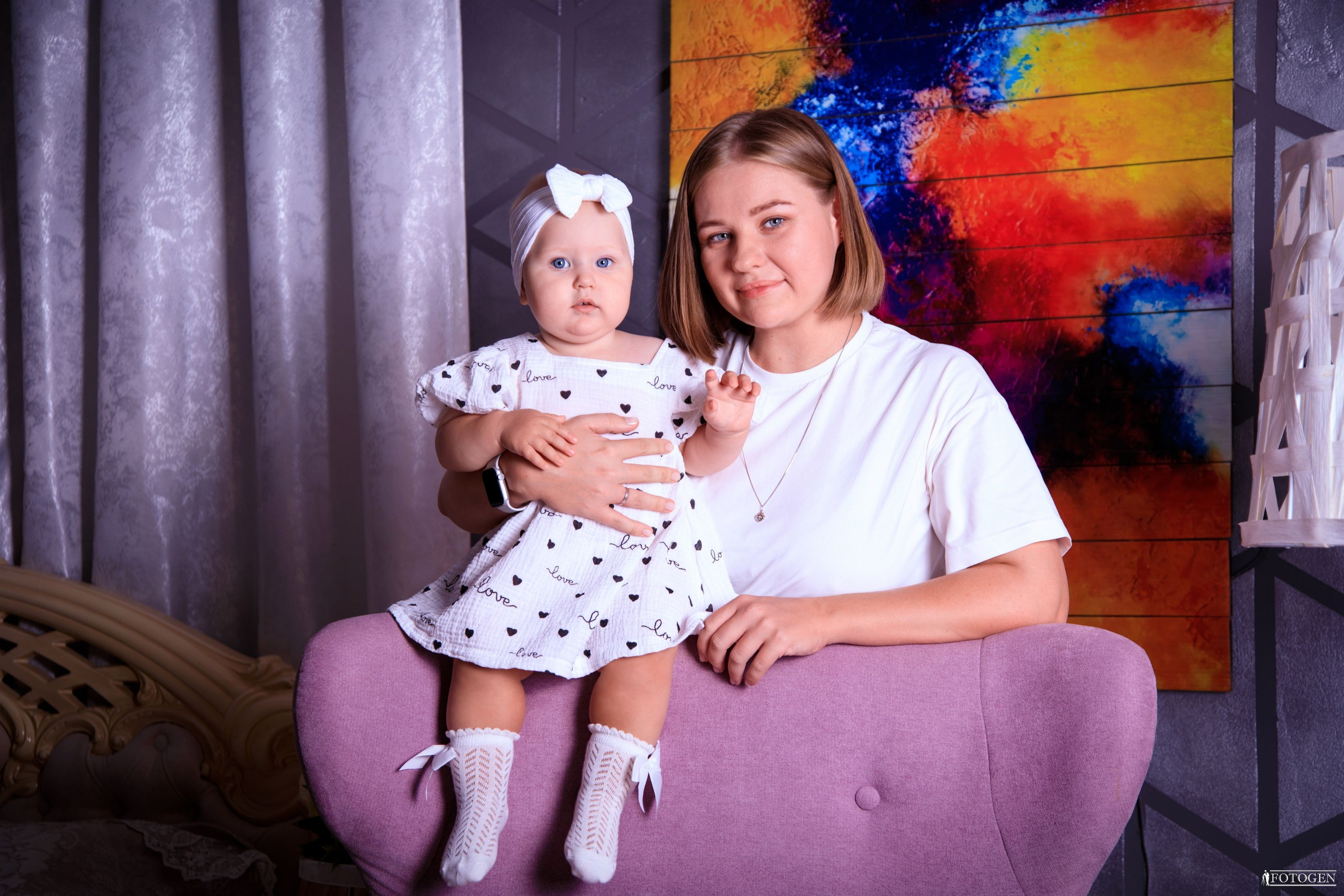 Семейная фотосессия: мама с детьми | Портфолио Fotogen. Интерьерная фотостудия FOTOGEN г. Краснодар