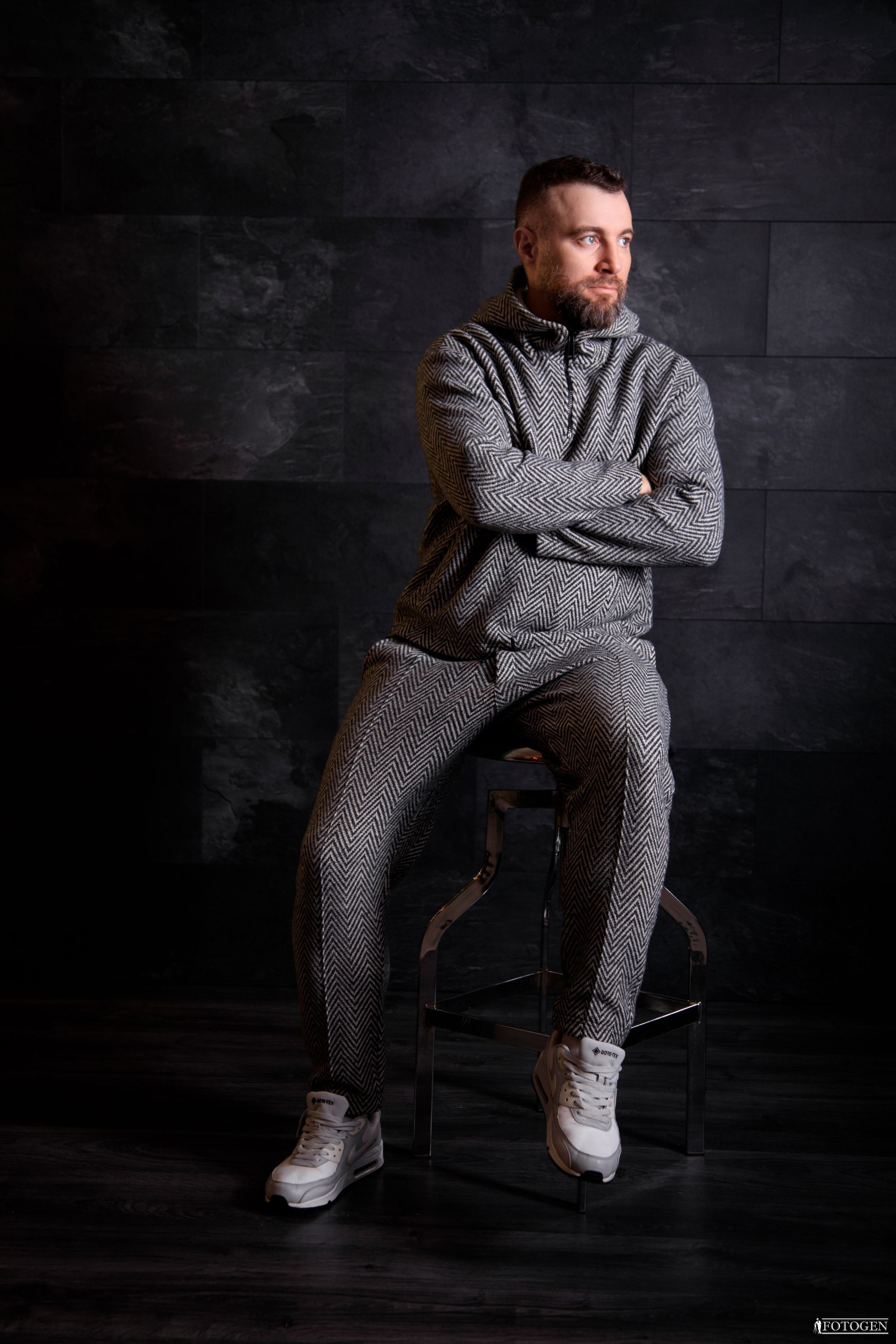 Пример мужской фотосессии STANDART 60 Минут | Бизнес Fotogen. Интерьерная фотостудия FOTOGEN г. Краснодар