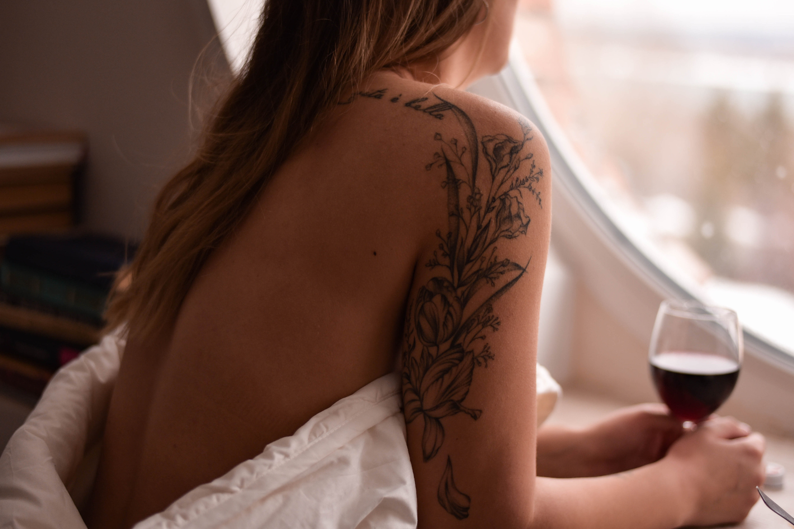 Женщина с кисточками. Фотограф Юлия Гревцова