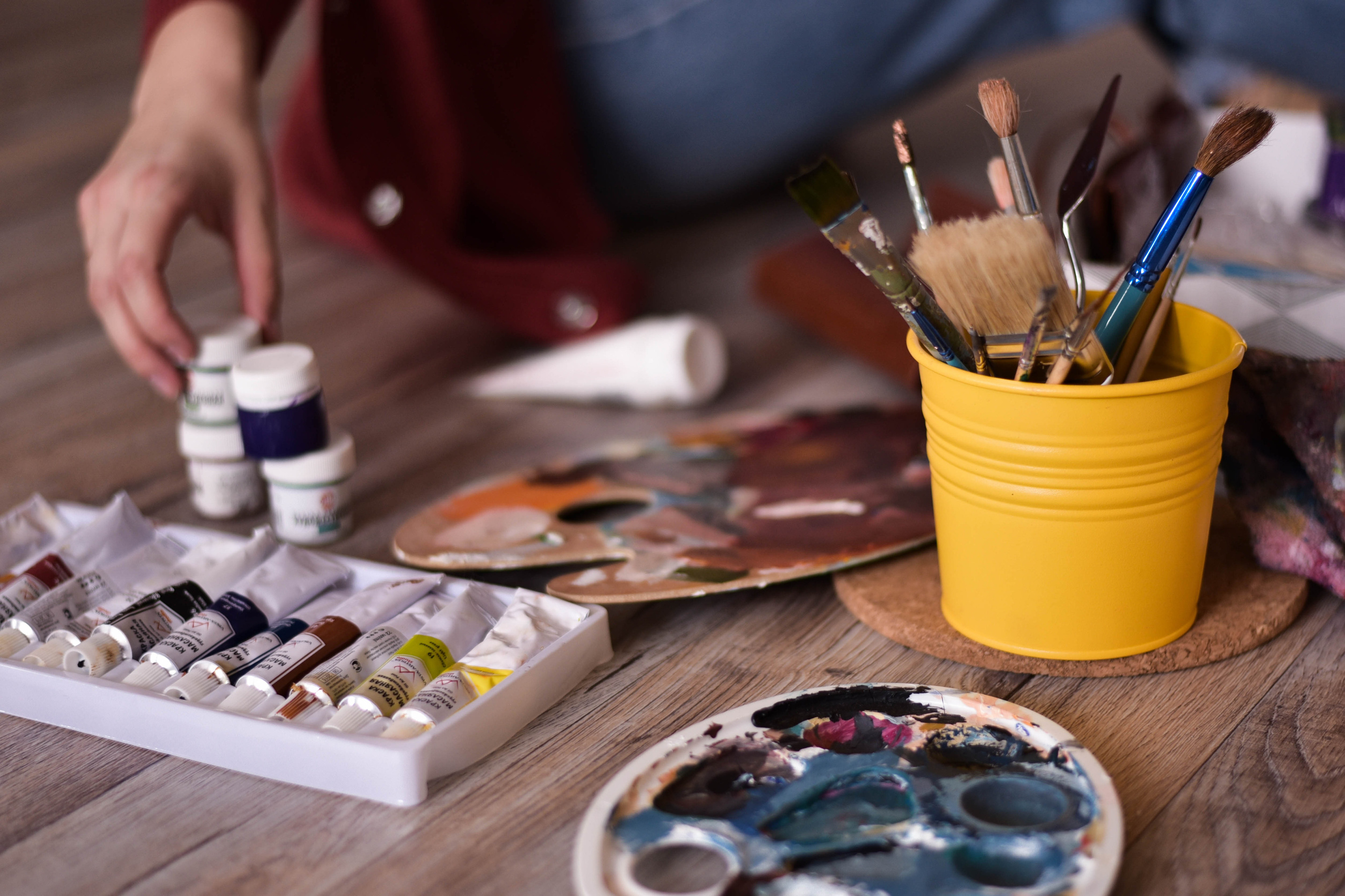 Женщина с кисточками. Фотограф Юлия Гревцова