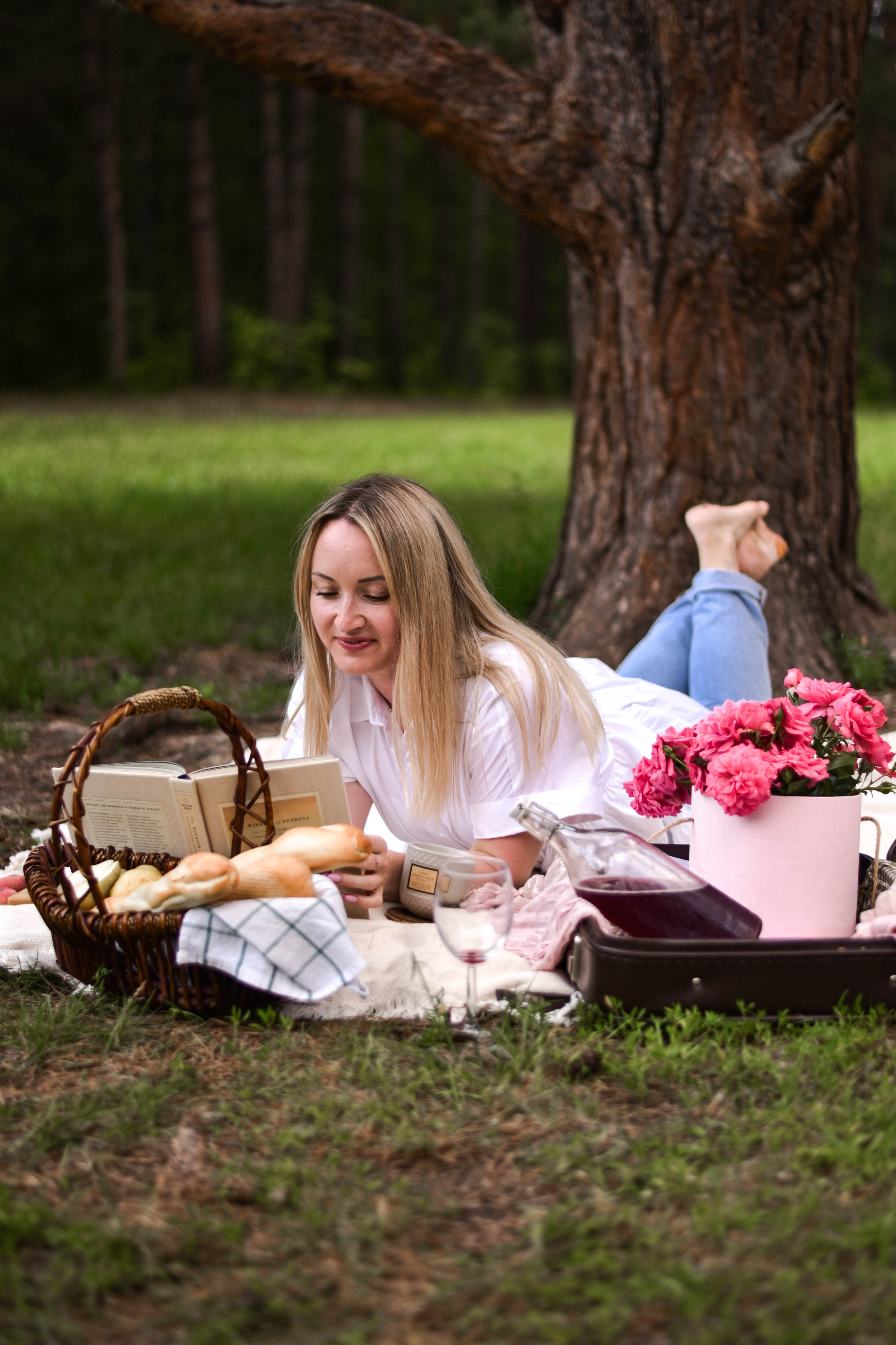 Пикник под деревом. Фотограф Юлия Гревцова