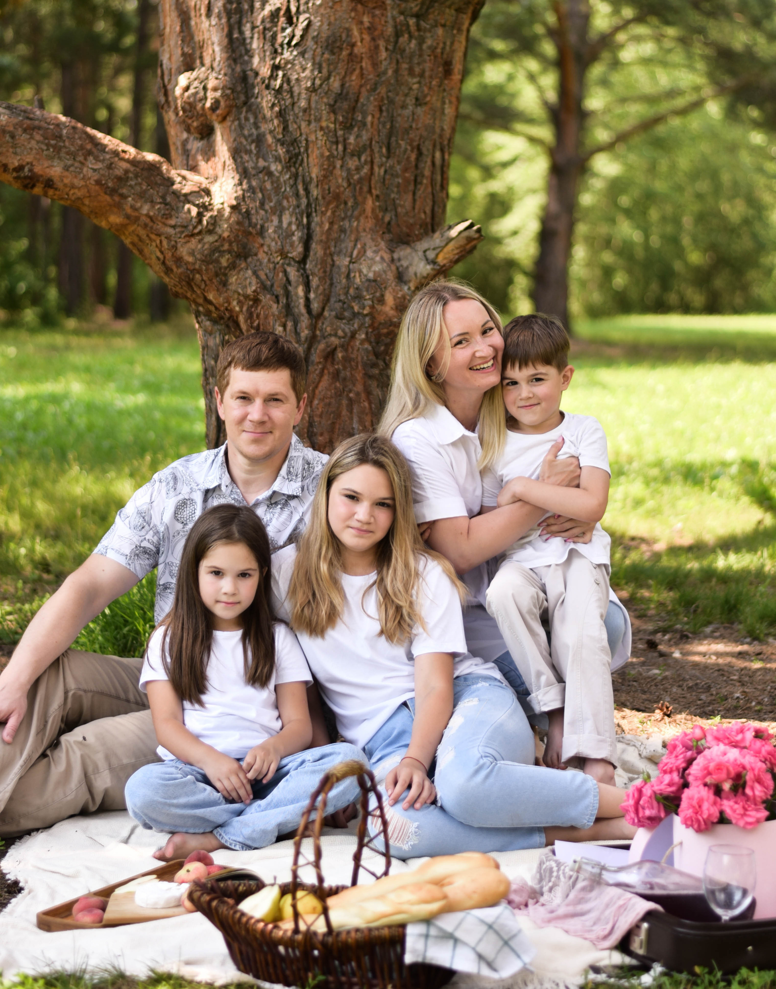 Пикник под деревом. Фотограф Юлия Гревцова