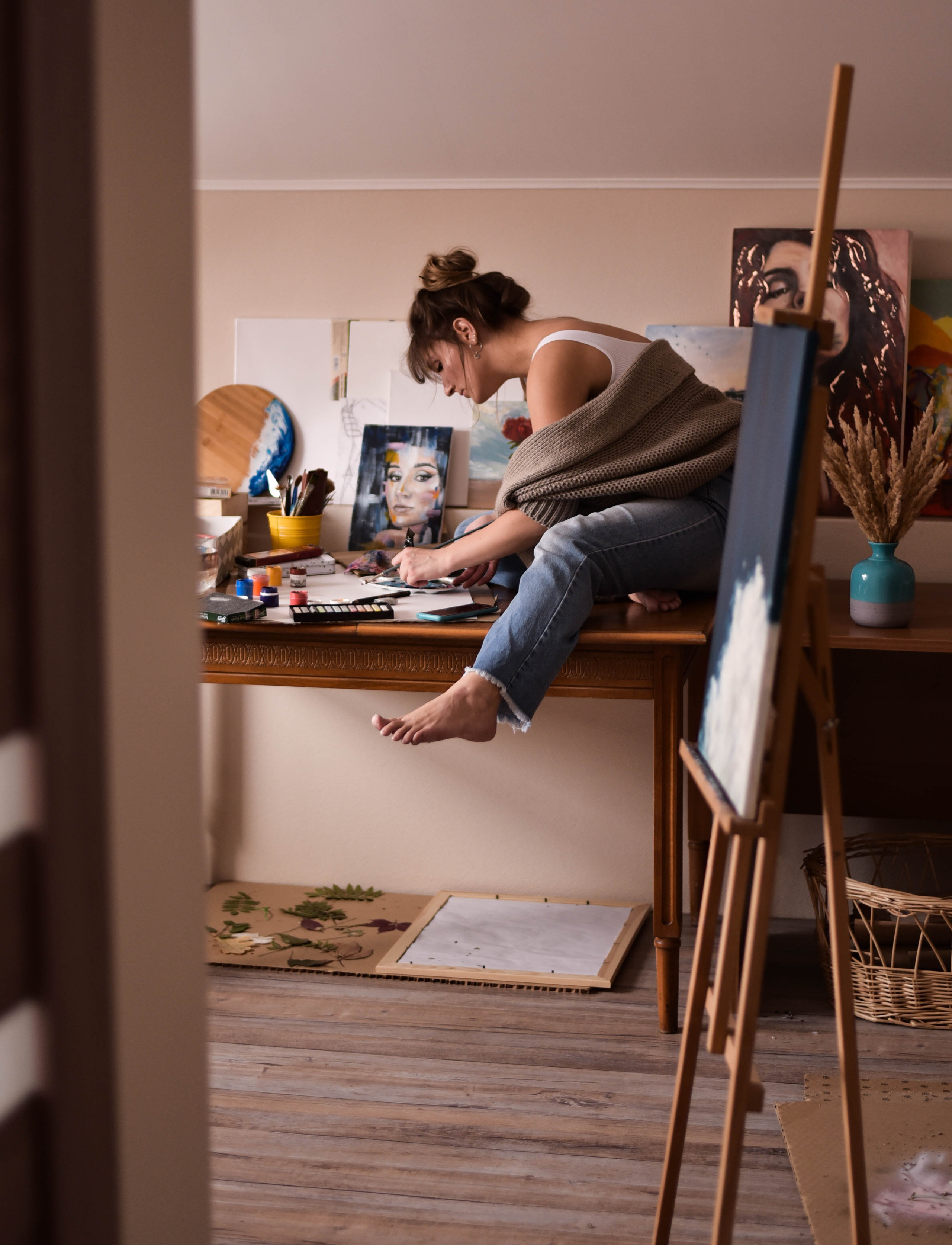 Женщина с кисточками. Фотограф Юлия Гревцова