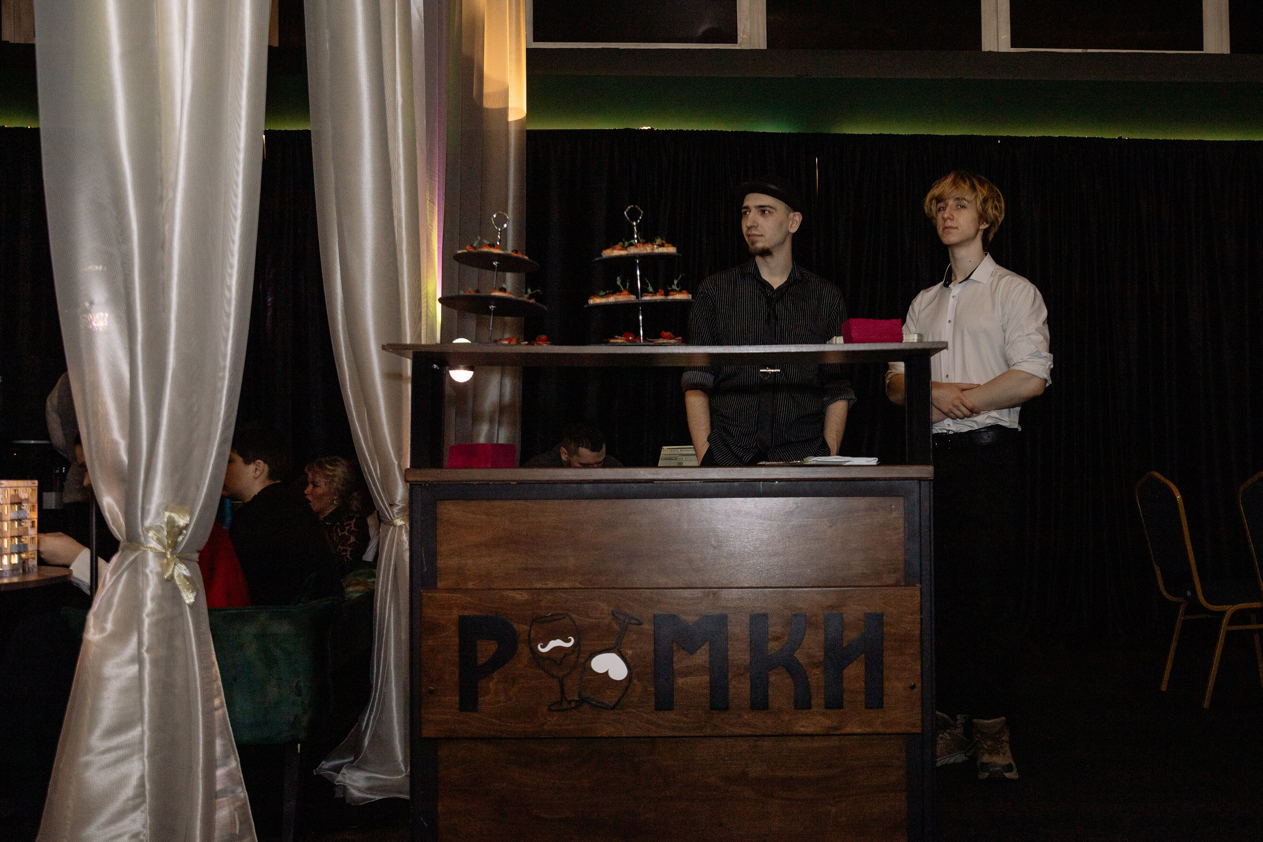 Поэтический вечер с Игорем Бушмелевым и Никой Станиславчик. Фотограф Юлия Мальцева