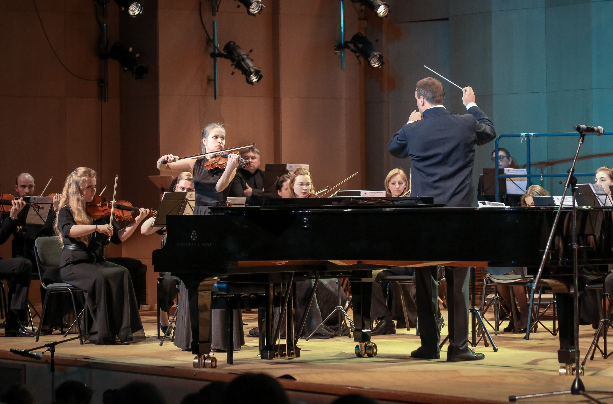 Юбилей Бетховенской школы. Дарья Письменюк / Darya Leitstern — фотограф, музыкант, журналист, путешественник