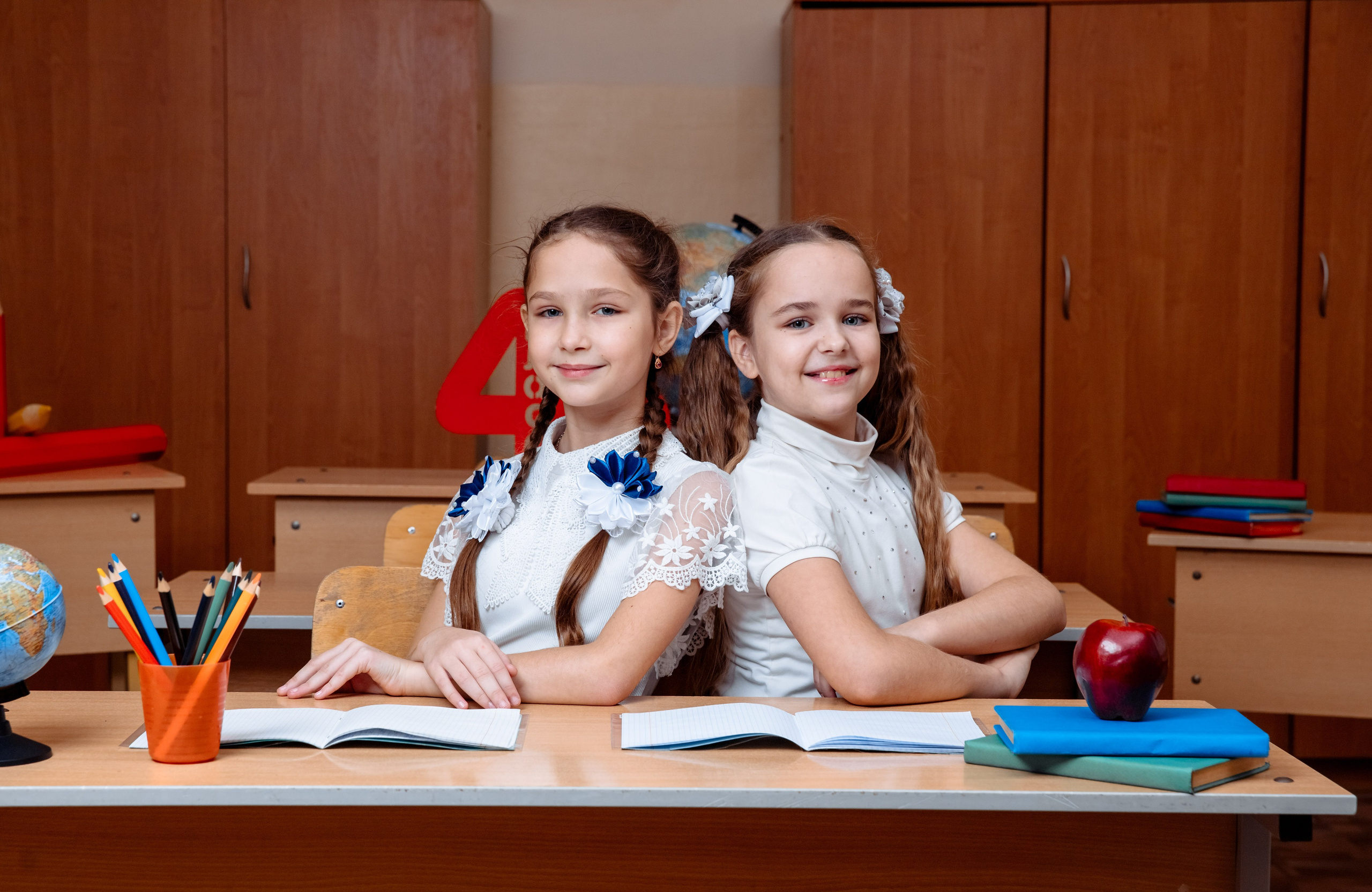 Начальные классы. Выпускные школьные фото­альбомы для школ и детских садов в Волгограде и Волжском