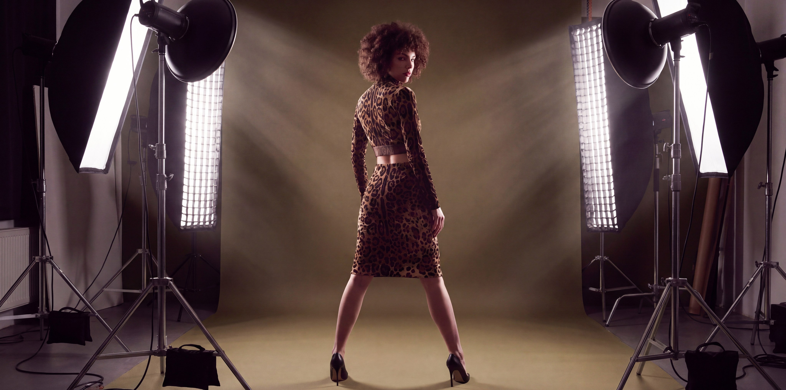 Студийная фотосессия Кати — костюм DOLCE & GABBANA. #antonfotomaster Фотограф, AI-креатор, мастер нейровизуала в Москве Антон Фролов