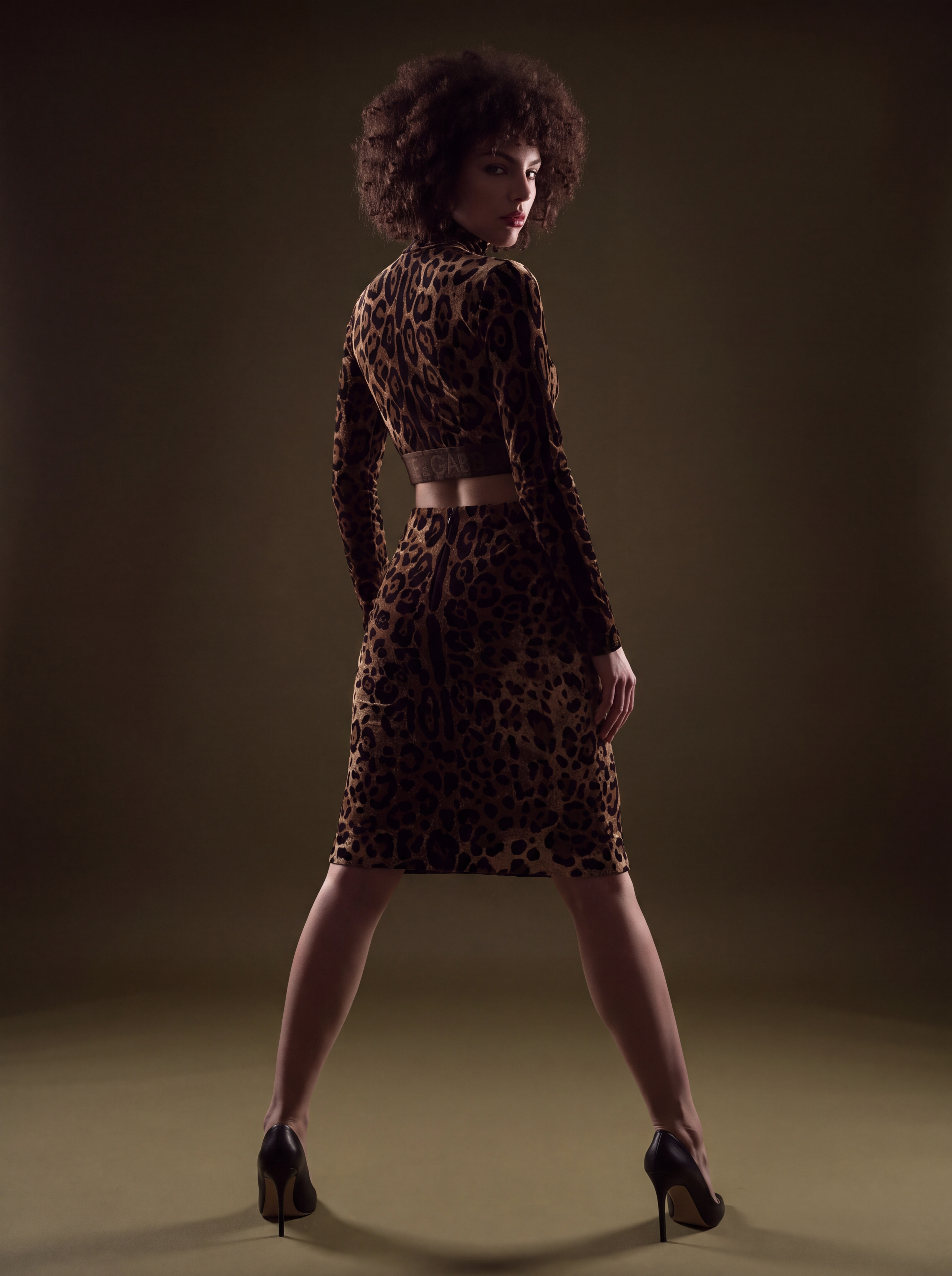 Студийная фотосессия Кати — костюм DOLCE & GABBANA. #antonfotomaster Фотограф, AI-креатор, мастер нейровизуала в Москве Антон Фролов