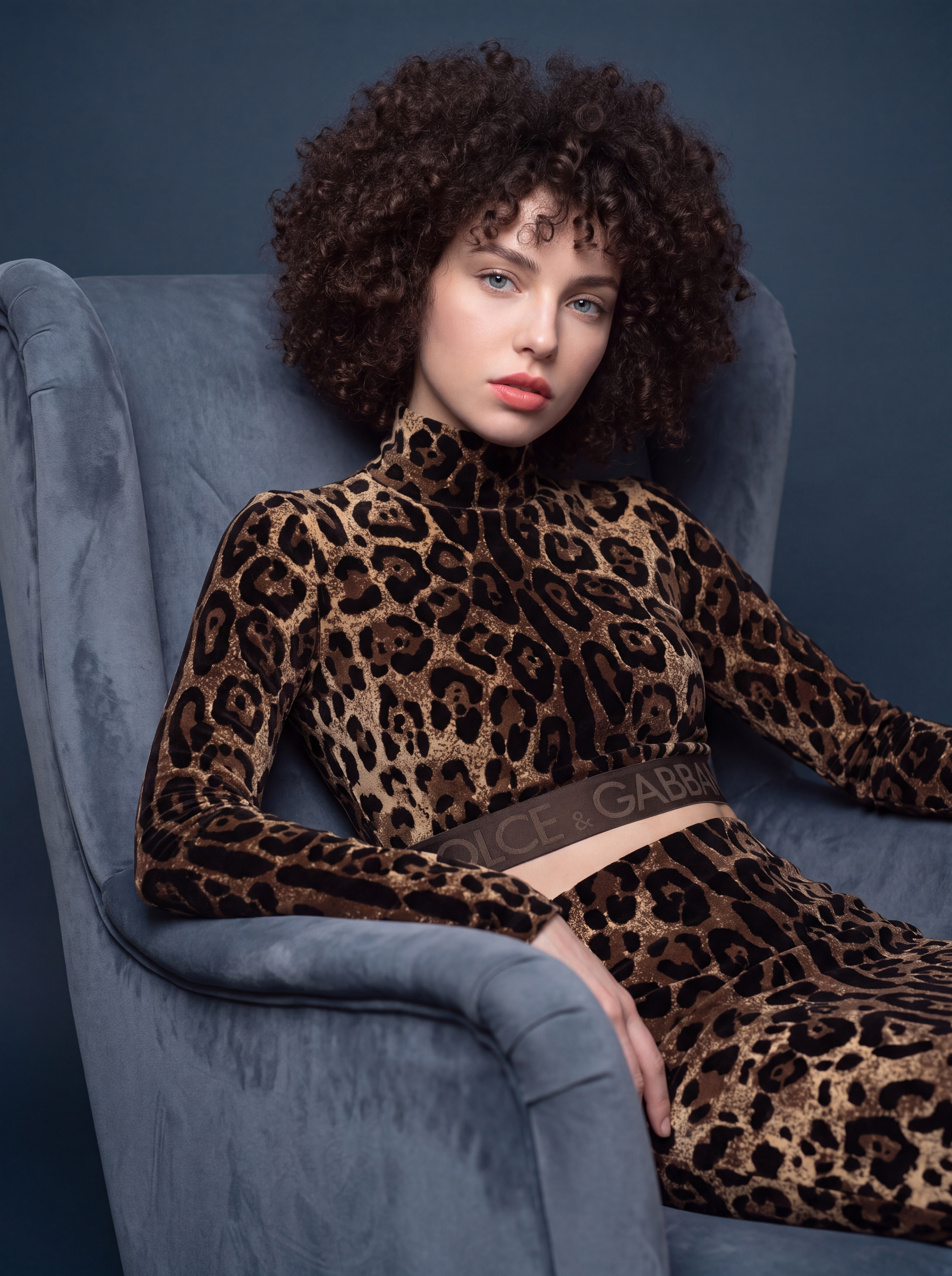 Студийная фотосессия Кати — костюм DOLCE & GABBANA. #antonfotomaster Фотограф, AI-креатор, мастер нейровизуала в Москве Антон Фролов