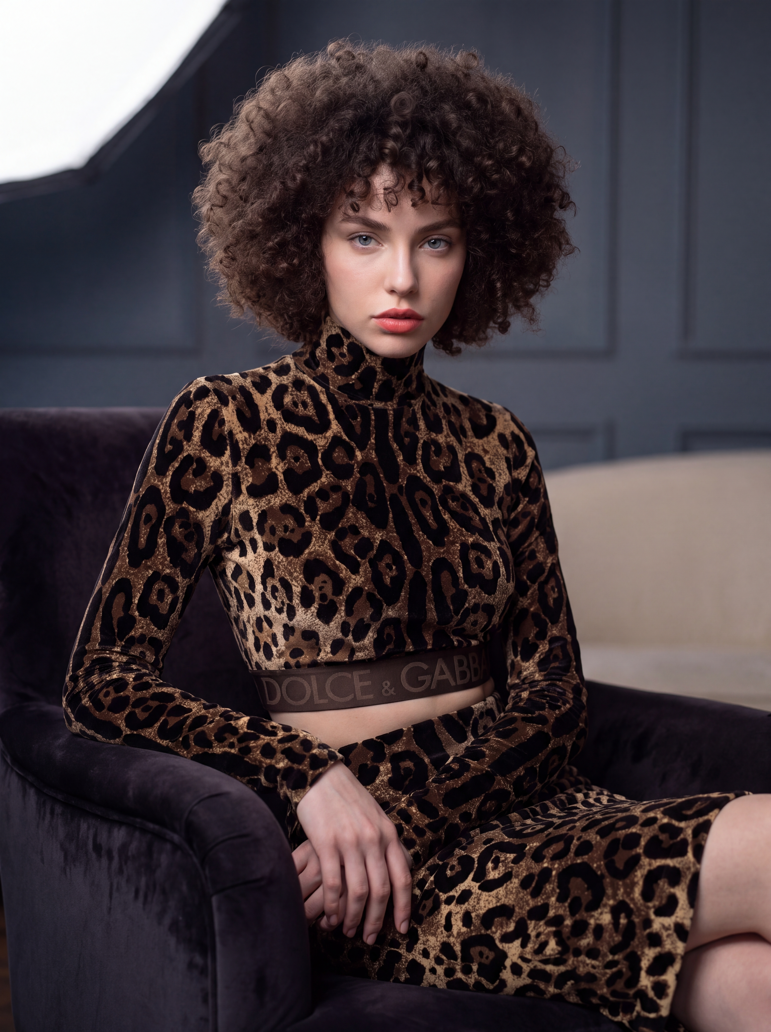Студийная фотосессия Кати — костюм DOLCE & GABBANA. #antonfotomaster Фотограф, AI-креатор, мастер нейровизуала в Москве Антон Фролов