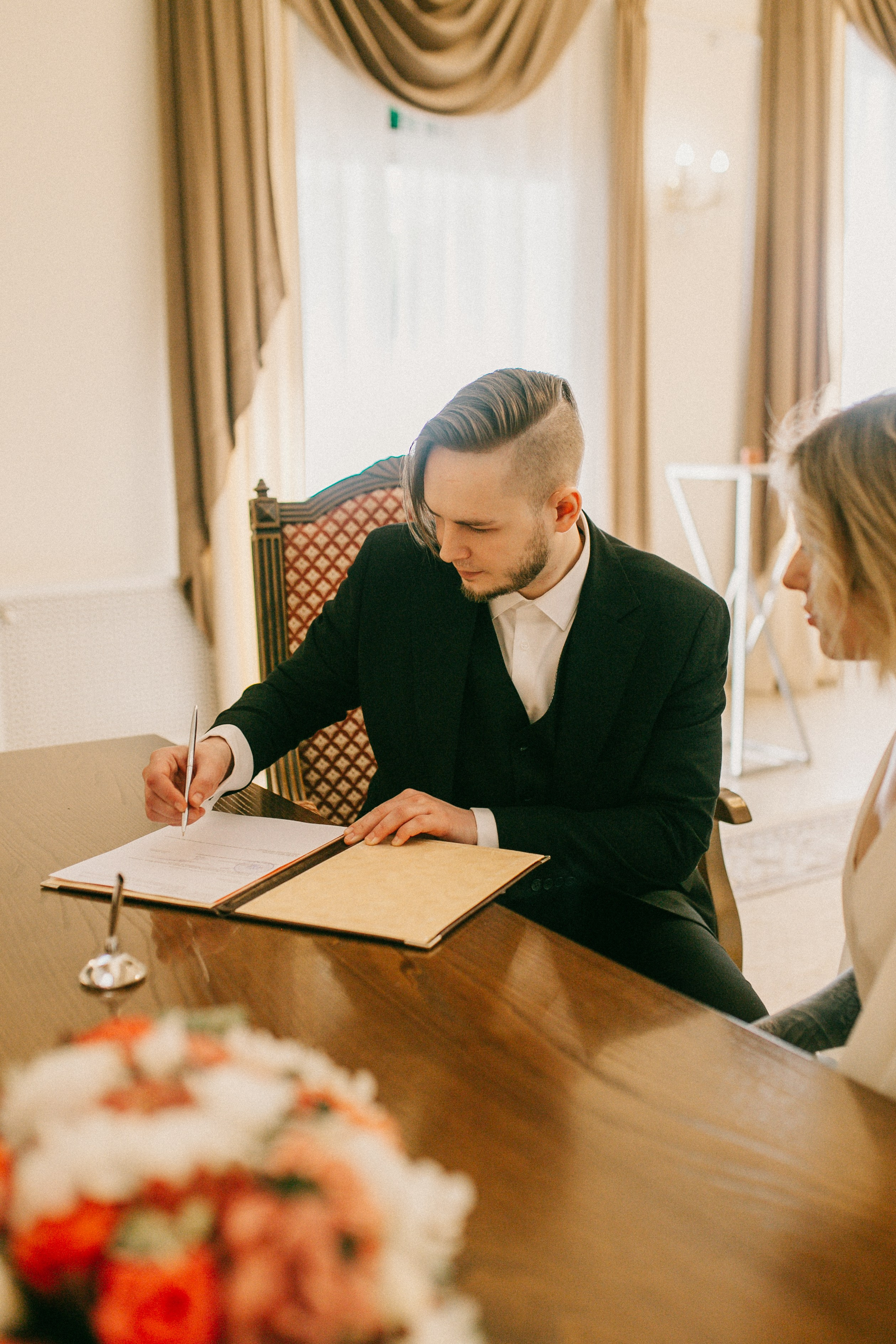 ЗАГС. Эвия и Александр. Фотограф Дарья Воскресенская в Москве