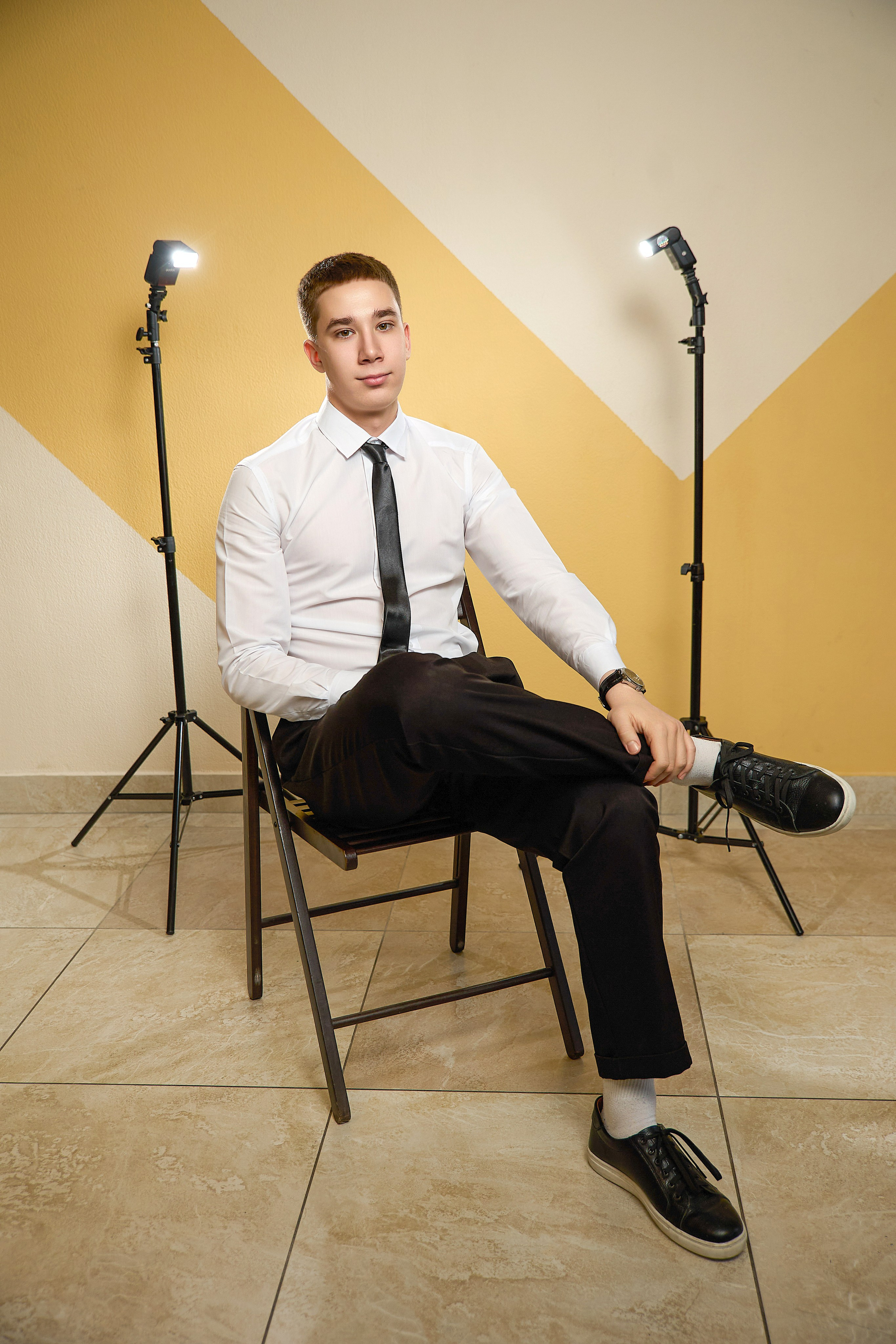 Книга выпускника  9 и 11 класс "Лофт" Тюмень. Выпускные альбомы в Тюмени для школ, садов, вузов спортивных секций