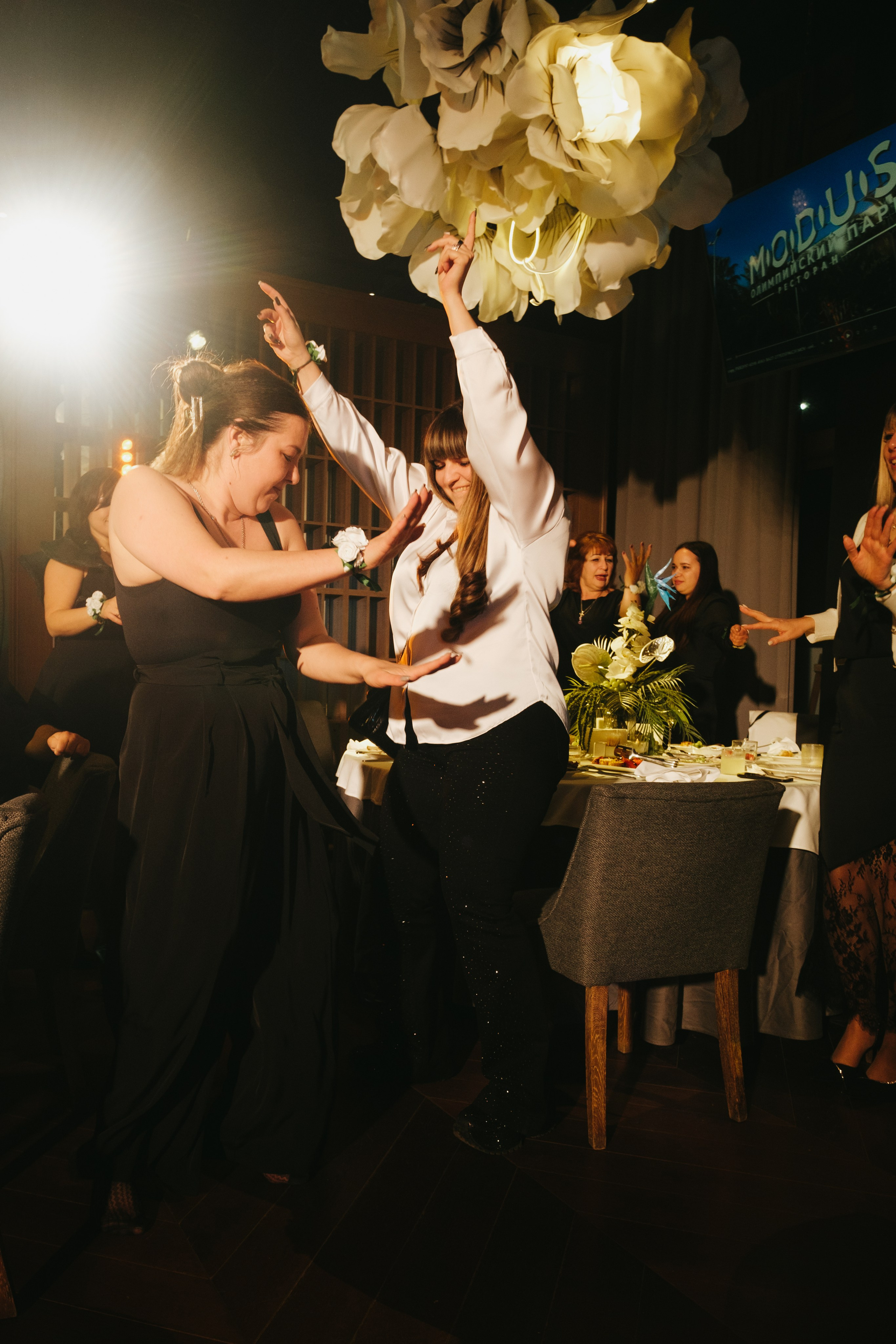 Корпоратив в Сириусу (Адлер) 10 лет компании. Свадебный фотограф Денис Ожигин в Краснодаре и крае. Эмоциональная и стильная съемка вашего дня