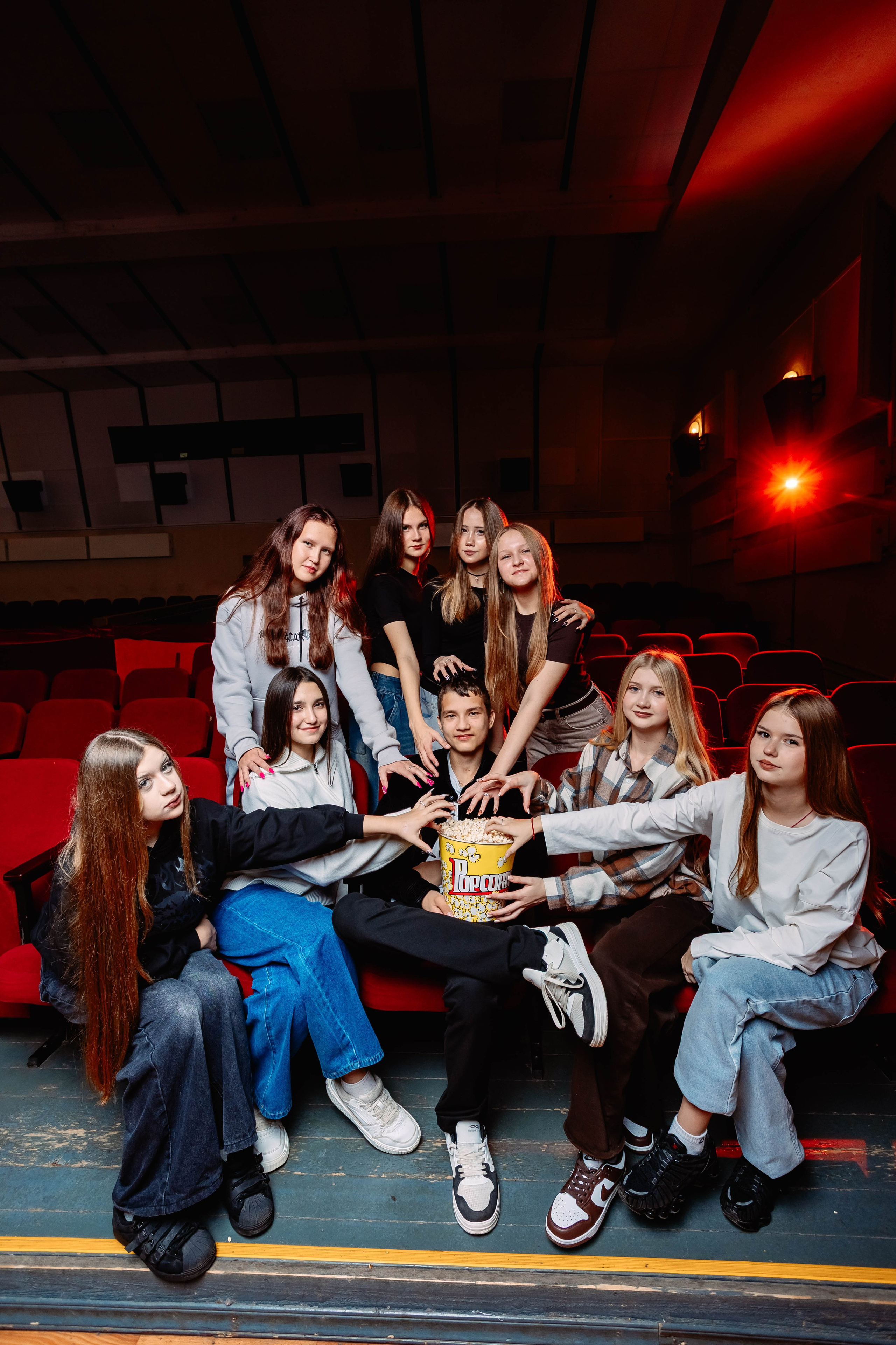 Позирование группы. Выпускные альбомы для детского сада и школы