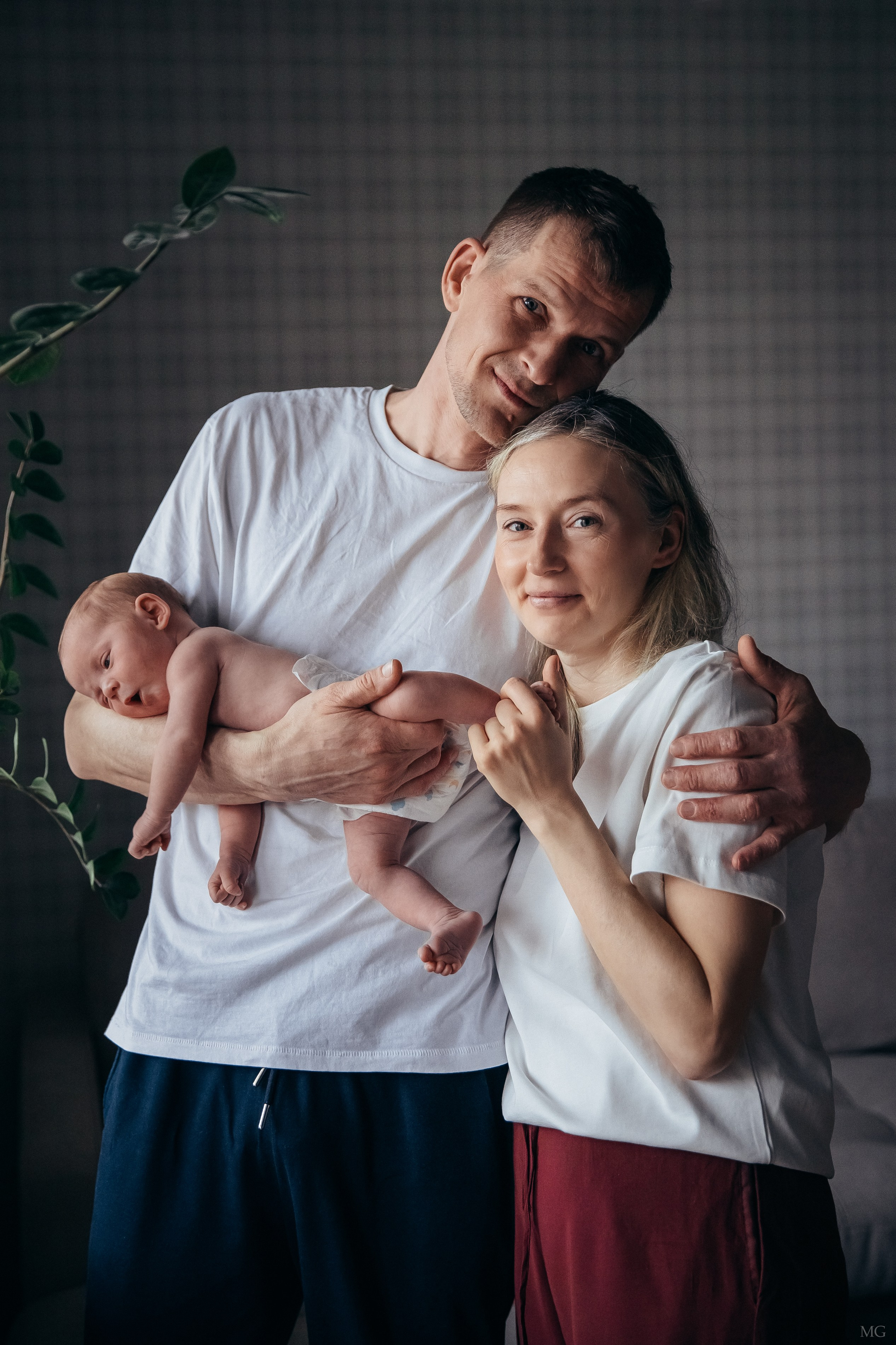Верочка и родители. Маша Гонтарь Семейный домашний репортажный фотограф в Санкт-Петербурге