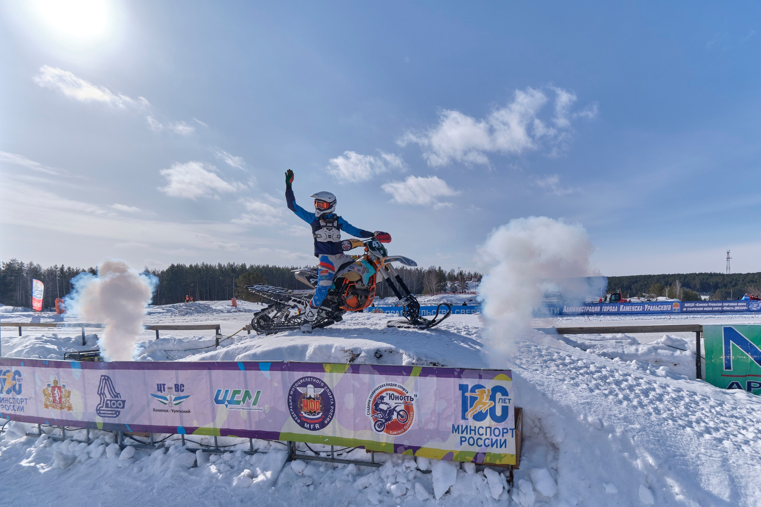 Соревнования по сноубайк кроссу и снегоходам. Свадьбы, Love Story, репортаж и портреты в Екатеринбурге