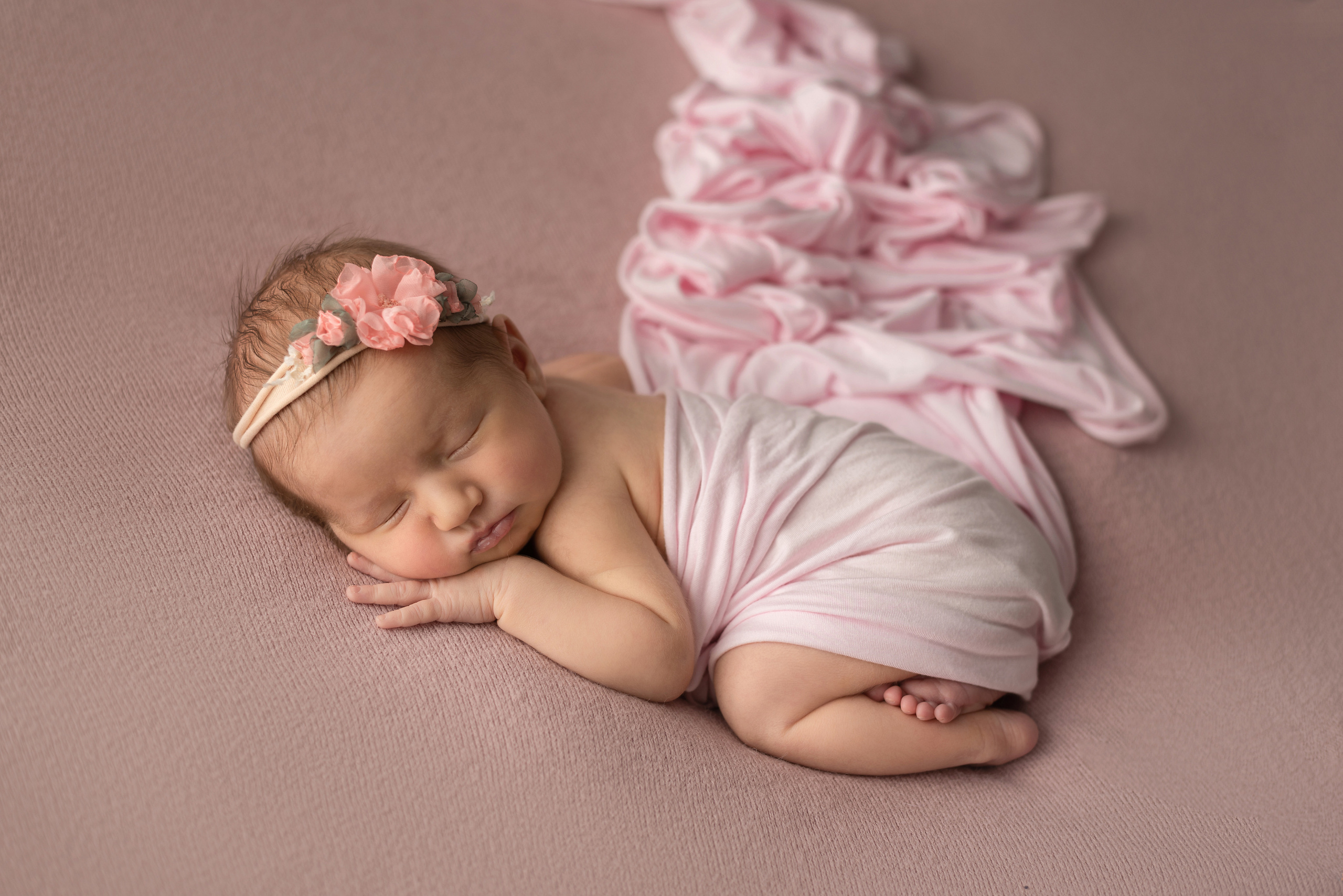 Photos of newborn babies. Photographer of newborns and children up to a year in Montenegro