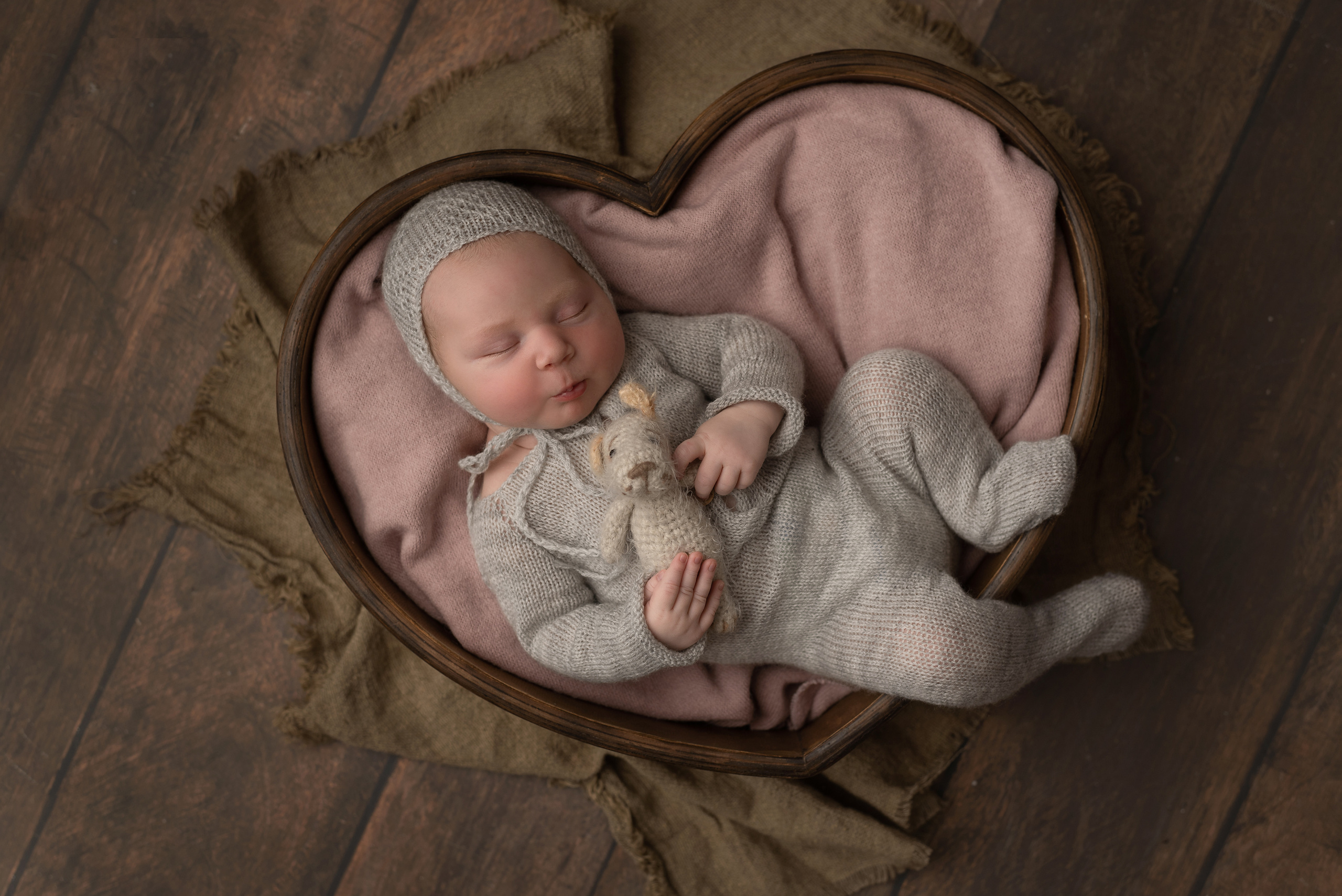 Photos of newborn babies. Photographer of newborns and children up to a year in Montenegro