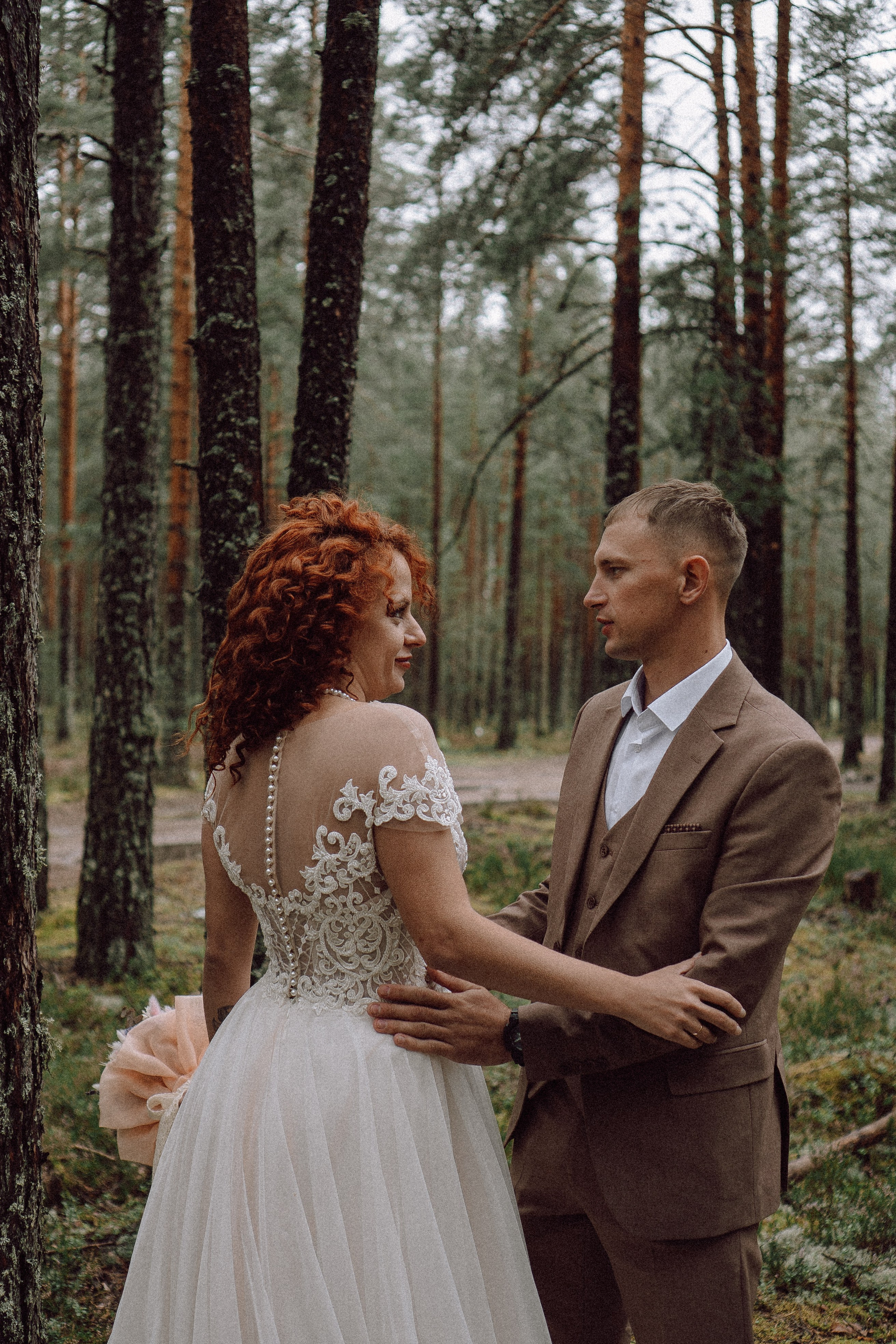 СВАДЕБНАЯ ФОТОСЕССИИЯ ПАРЫ В ГОРОДЕ ПРИОЗЕРСК В СОСНОВОМ ЛЕСУ И С ПИКАПОМ. Профессиональный фотограф, Санкт-Петербург — Виктория Богомолова