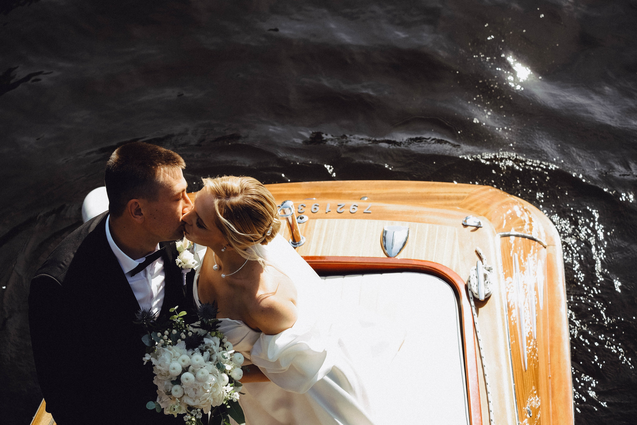 СВАДЕБГНАЯ ПРОГУЛКА ПО КАНАЛ САНКТ-ПЕТЕРБУРГА НА КАТЕРЕ. Профессиональный фотограф, Санкт-Петербург — Виктория Богомолова