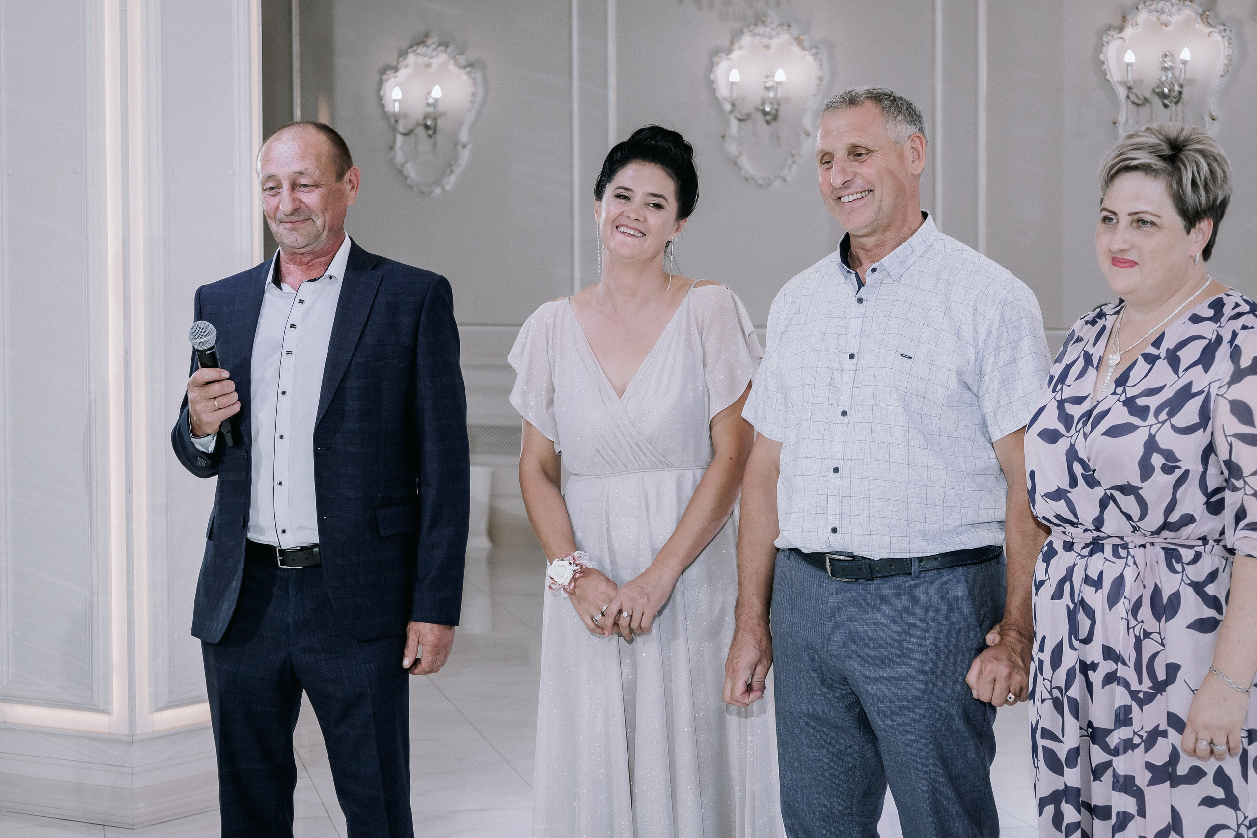 Свадебная прогулка. Эвелина и Дмитрий. Свадебная фотография. Арина Рубах