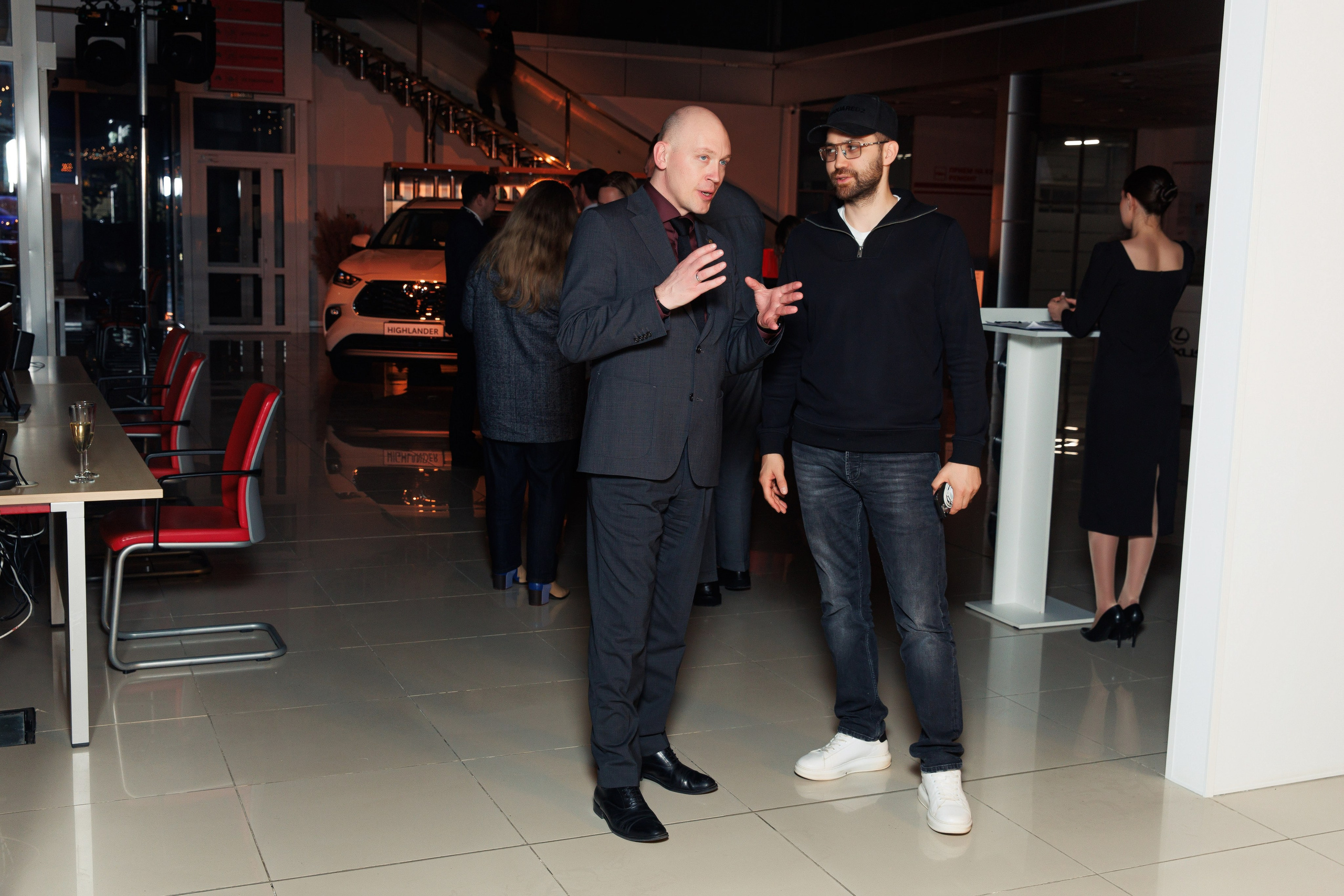 Презентация новой Toyota RAV4. Репортажный и свадебный фотограф в Уфе Павел Кожевников