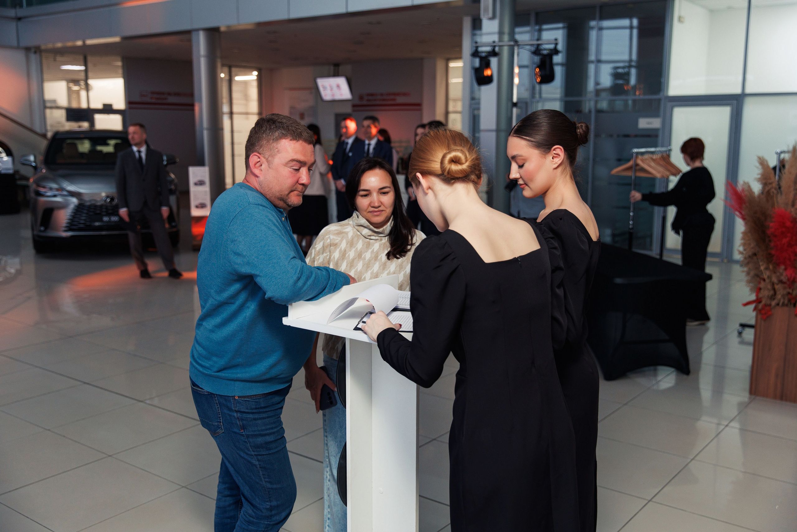 Презентация новой Toyota RAV4. Репортажный и свадебный фотограф в Уфе Павел Кожевников