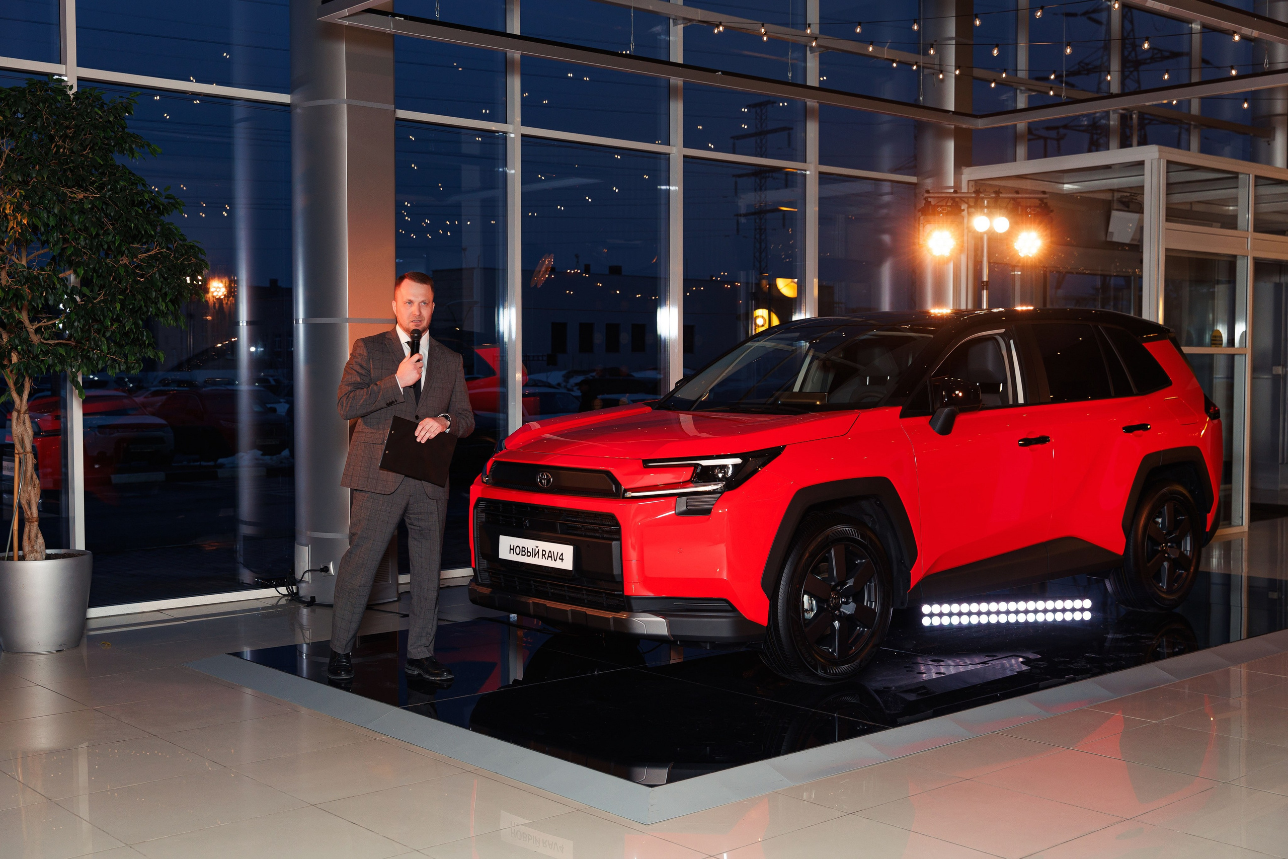 Презентация новой Toyota RAV4. Репортажный и свадебный фотограф в Уфе Павел Кожевников