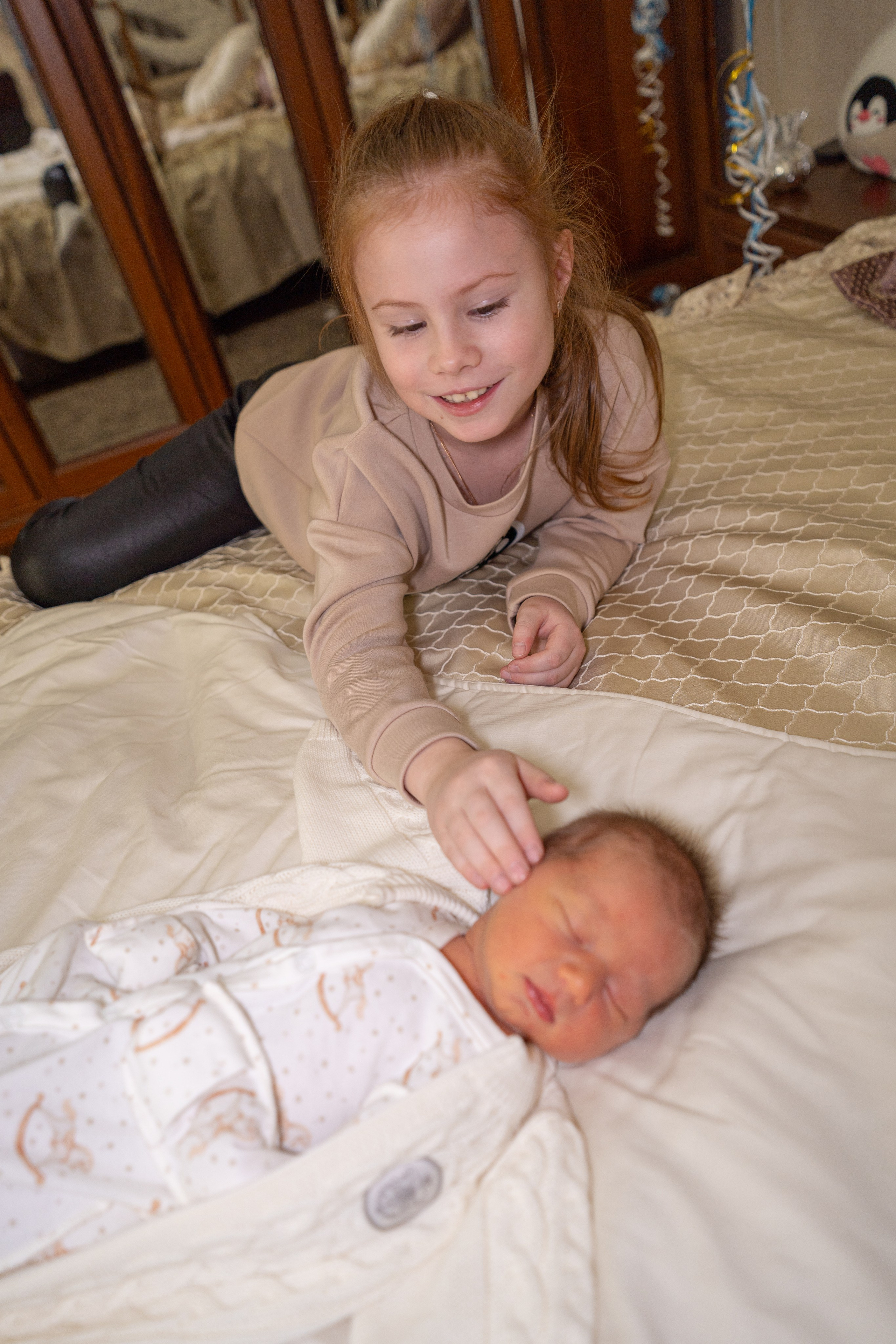 Выписка из роддома. Счастье дома. 67ПЦ. Фотографы на роды в Москве. Фото и видео родов. Фотопроект «Продолжение рода»