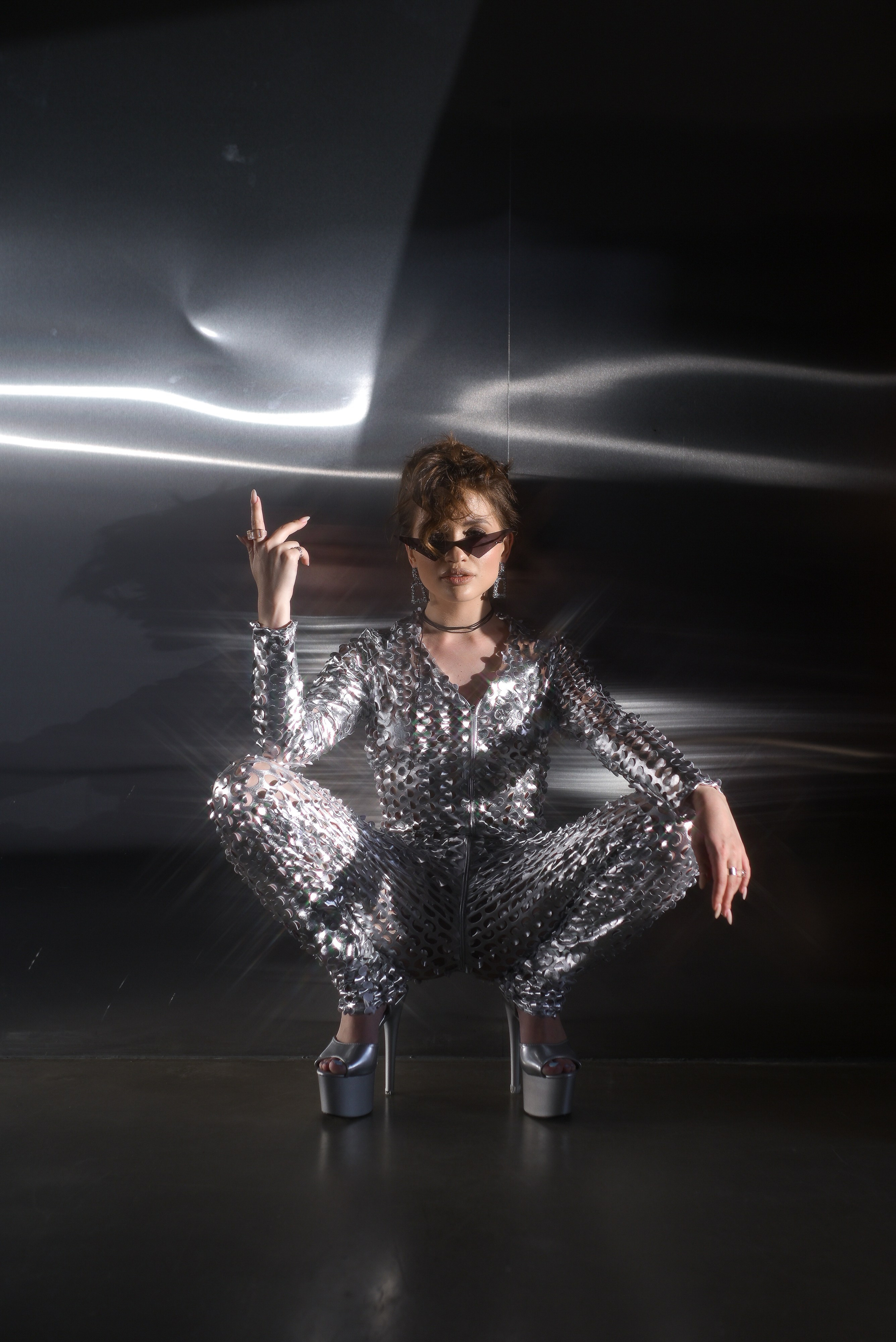 Съёмка в фотостудии Base, серебристая стена. Semerlina.ru