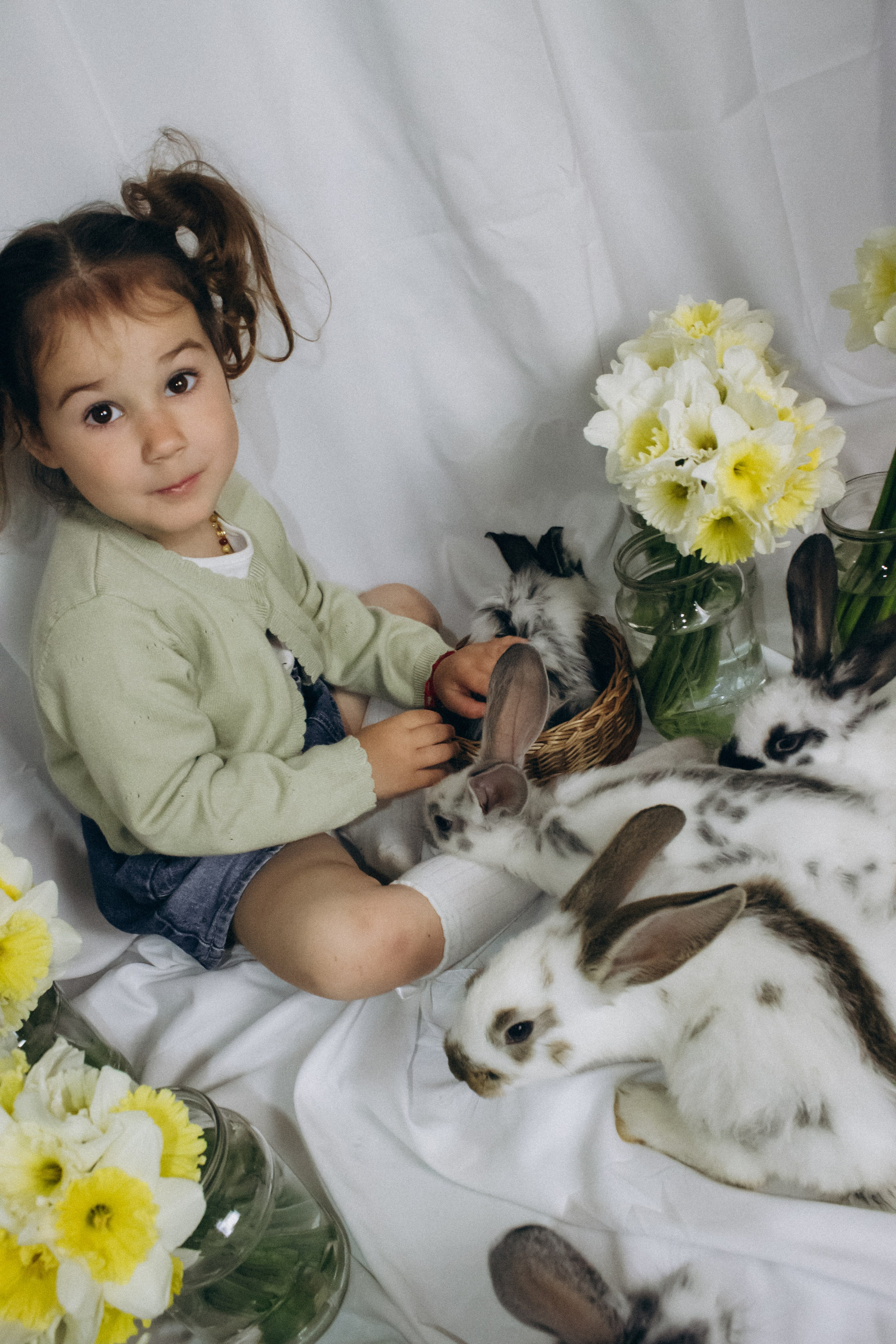 Мия и кролики. Inga Simonova | Семейный и детский фотограф