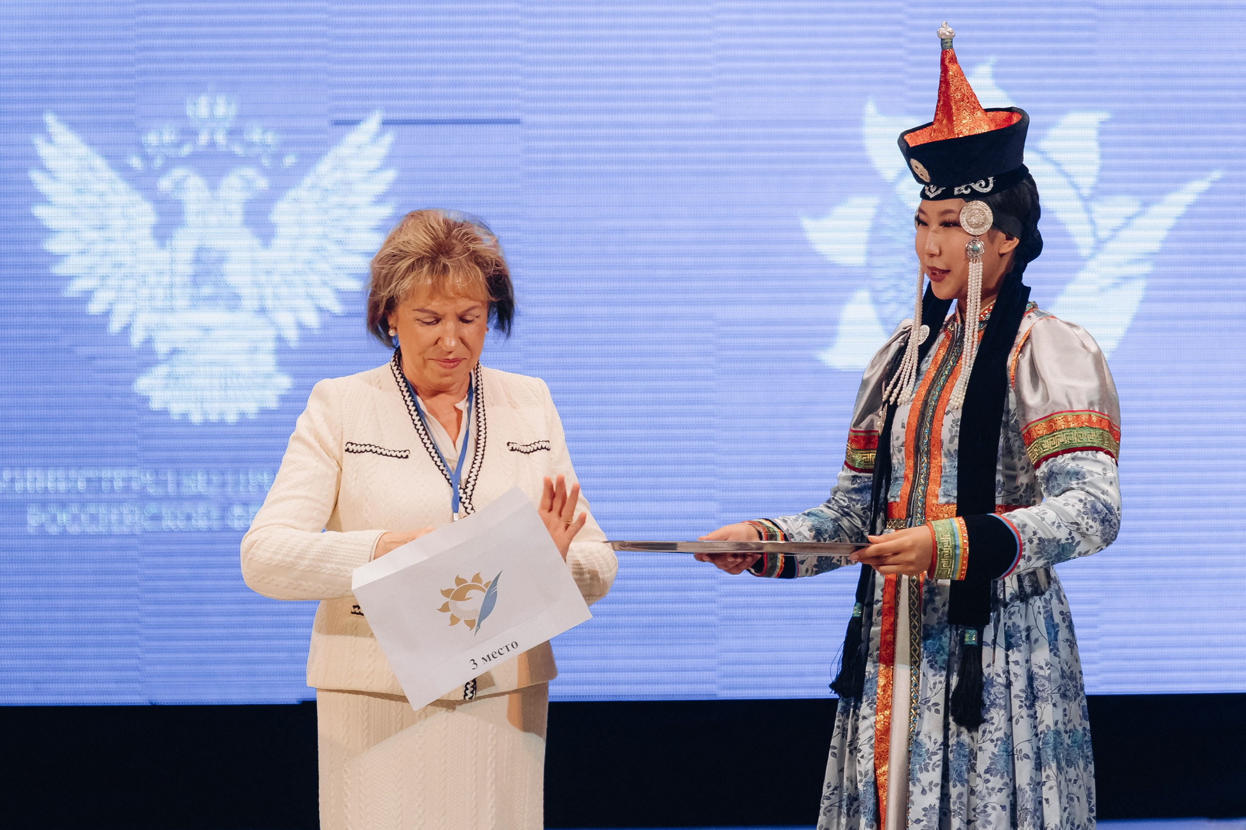 Лучший учитель родного языка и литературы 2025. Свадебный и семейный фотограф в Улан-Удэ