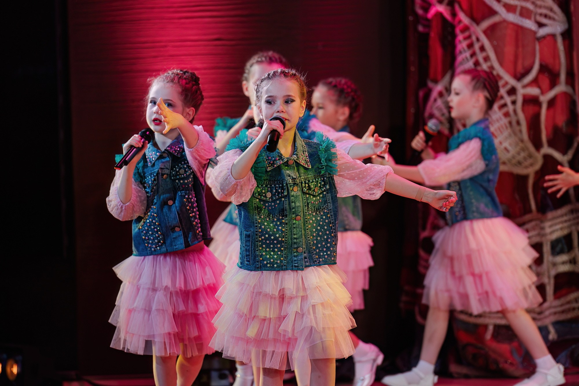 Отчетный концерт Образцового коллектива Алтая театра эстрадной песни «Созвездие». Свадебный и репортажный фотограф Никита Сницарев в Барнауле