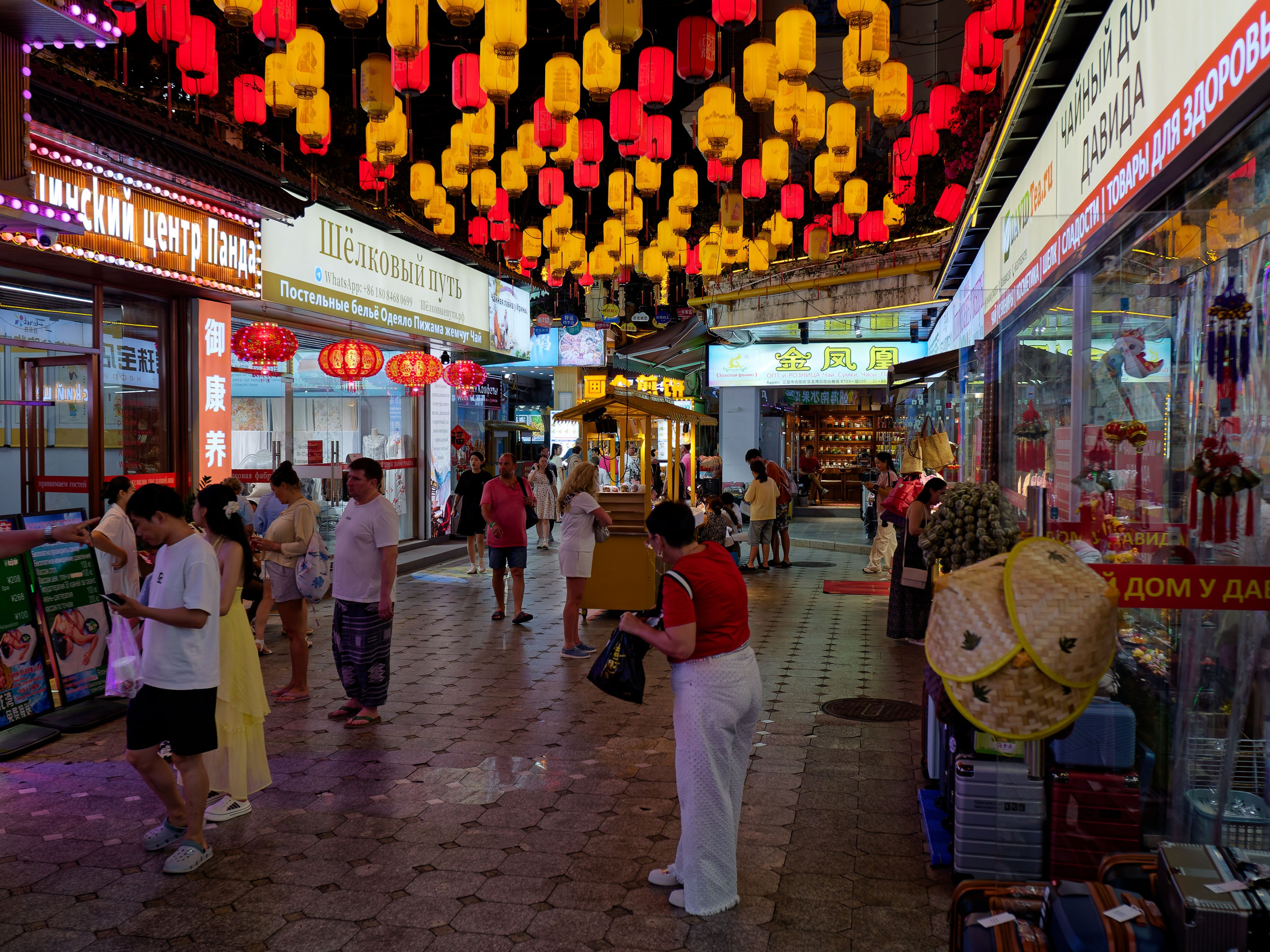 Хайнань 2026, Большой ночной базар в Ялунване. Фотопрогулки по Миру