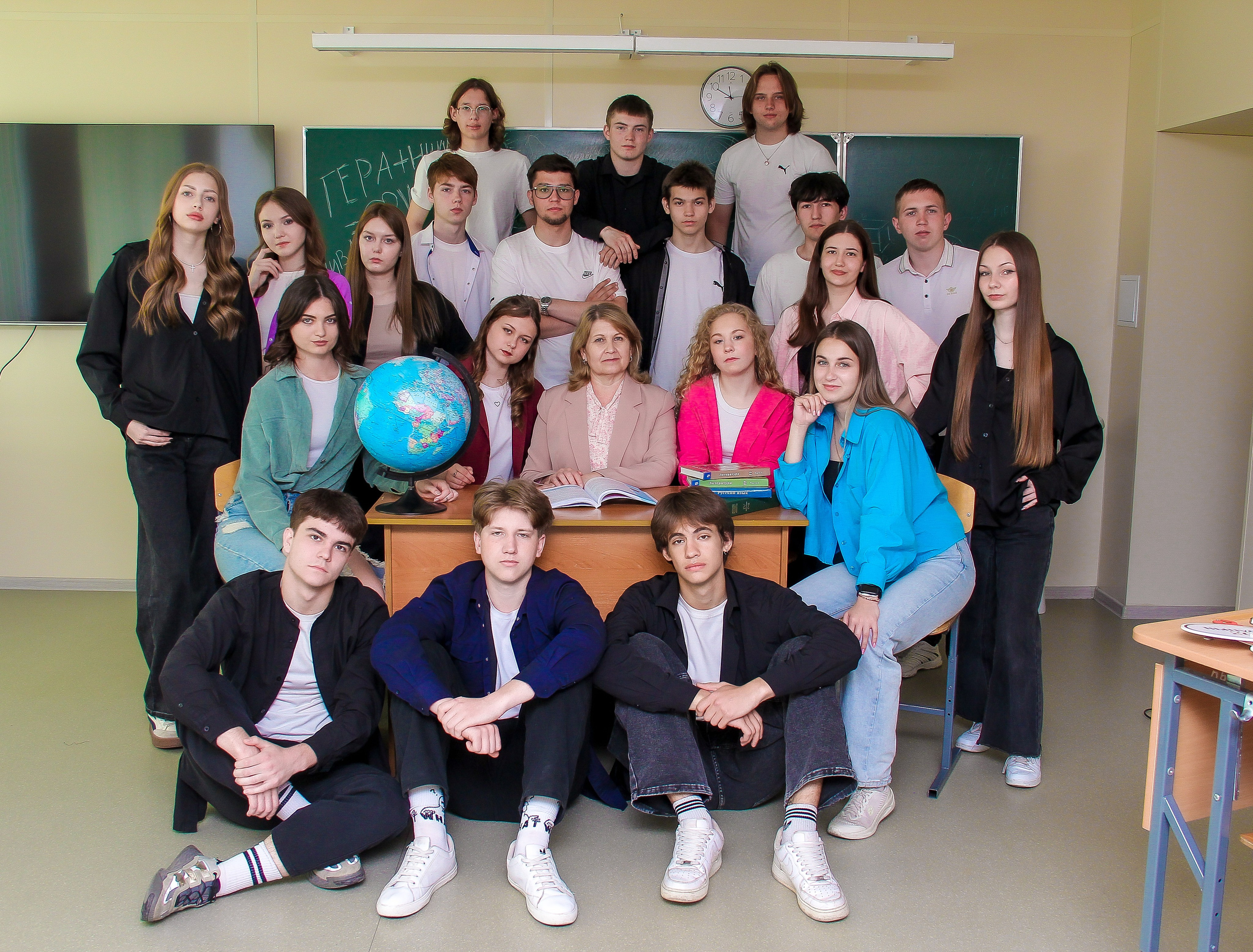 9-11 классы СЪЁМКИ ВЫПУСКНЫХ И ПОСЛЕДНИХ ЗВОНКОВ. Выпускные альбомы для школ и Детских садов в Барнауле /Выпускные/Свадебные/Детские/Семейные и др. виды съёмок /Фотограф Вера Валейко