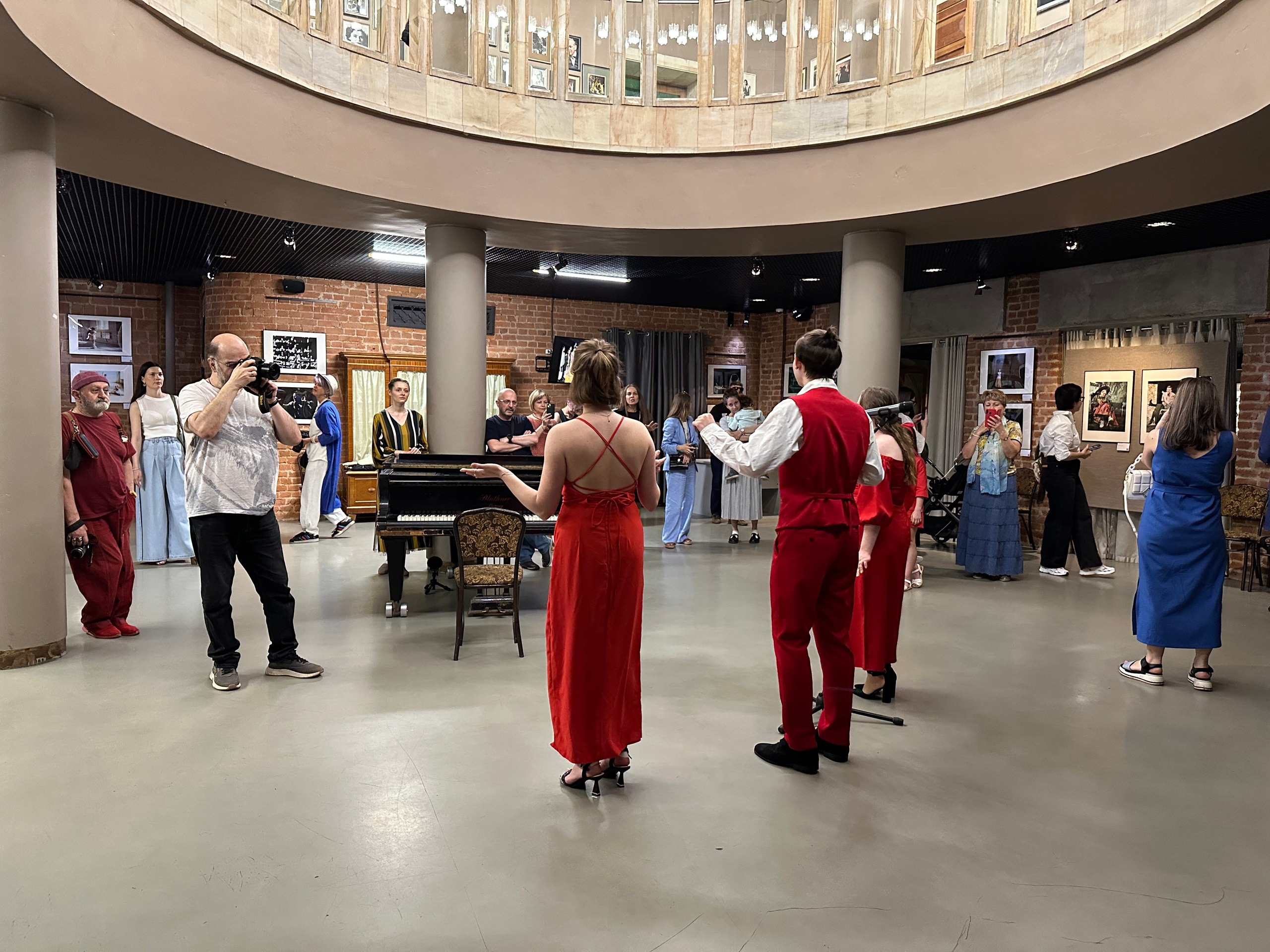 МОЛОДОЙ ТЕАТР. Reportage, architectural, fine art photographer Lena Melnikova in Moscow