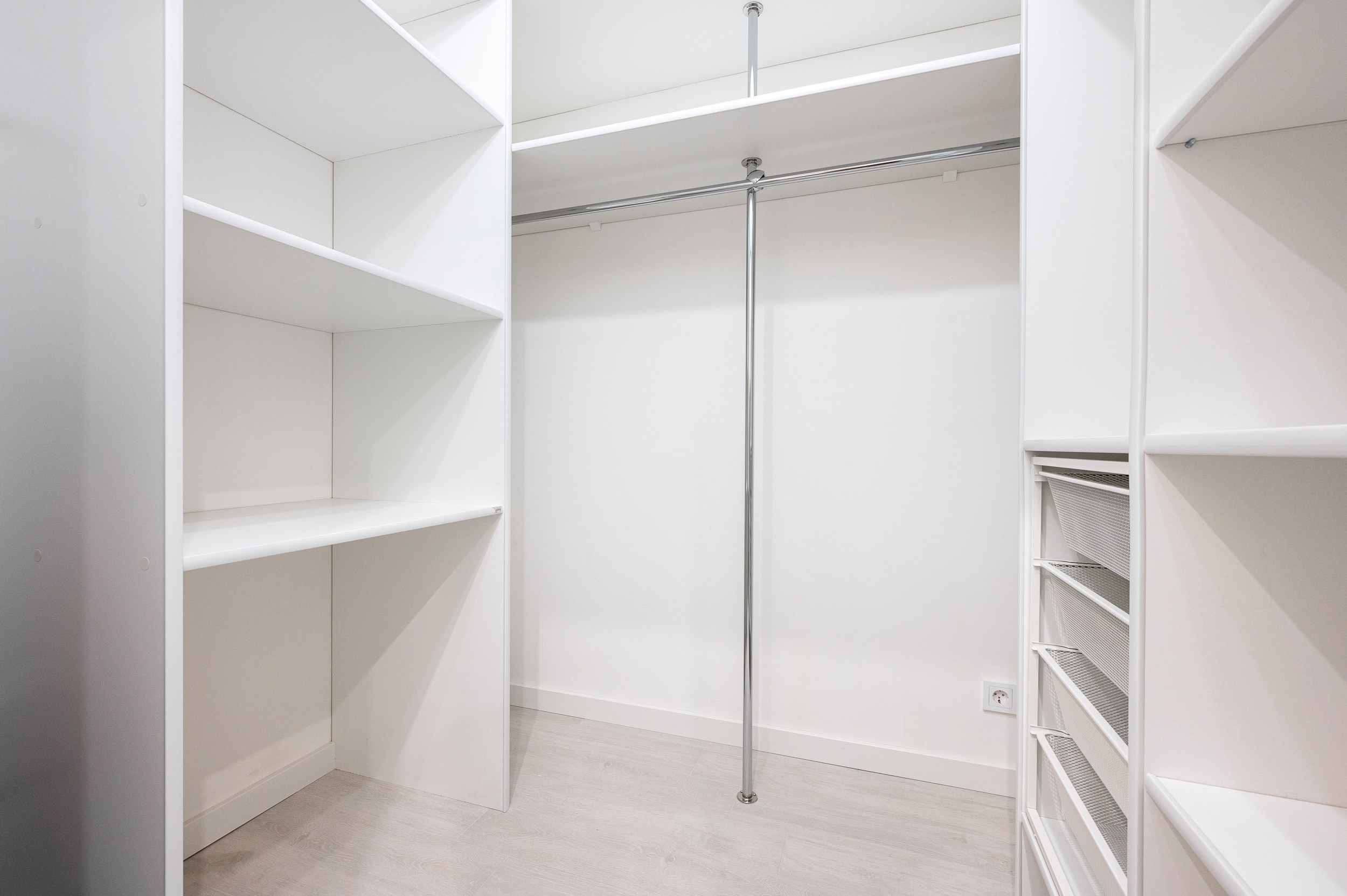 Квартира на продажу в Санкт-Петербурге. Интерьерный фотограф. Фото- видеосъемка недвижимости Санкт-Петербург