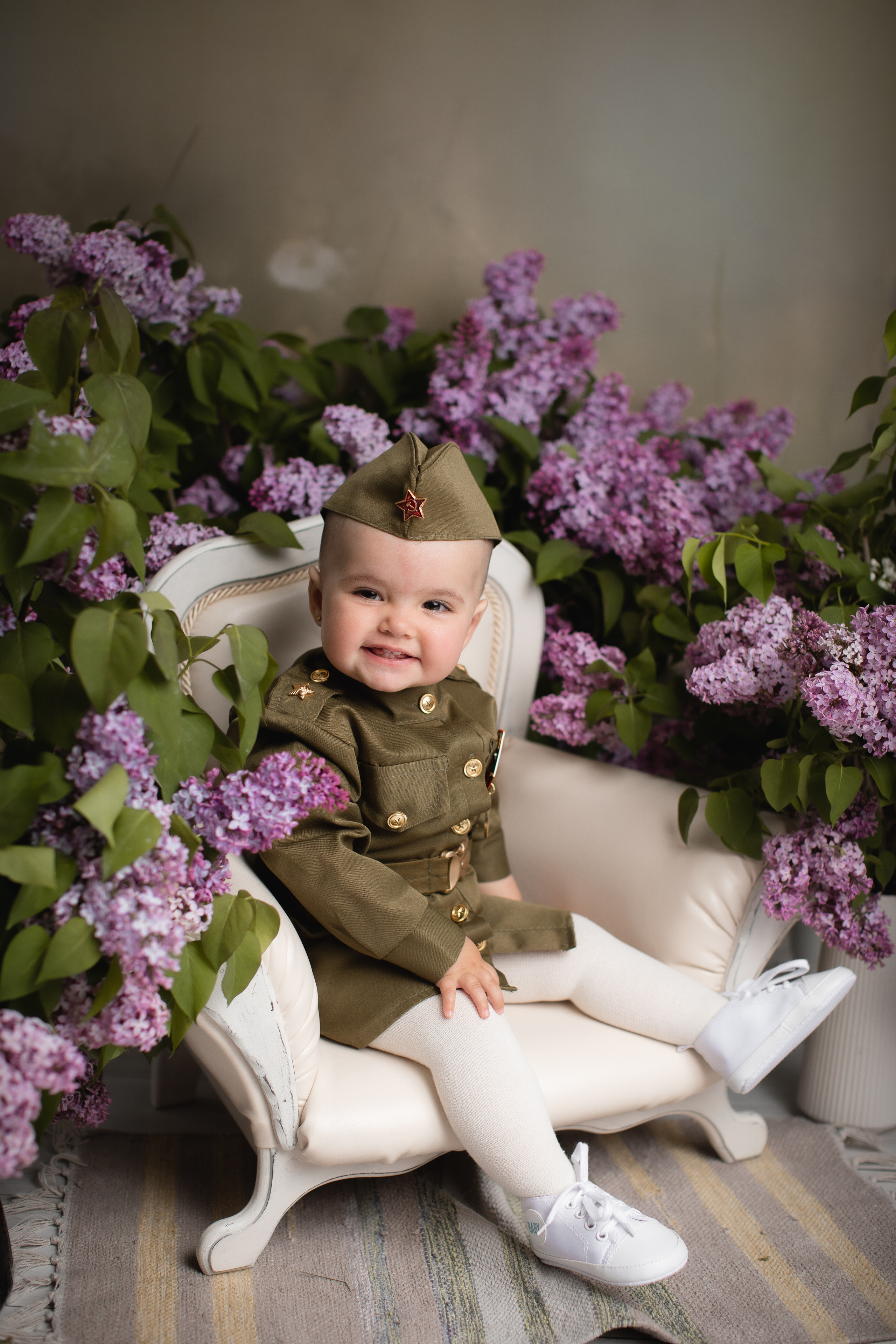 Весенняя фотосессия в сирени на 9 мая