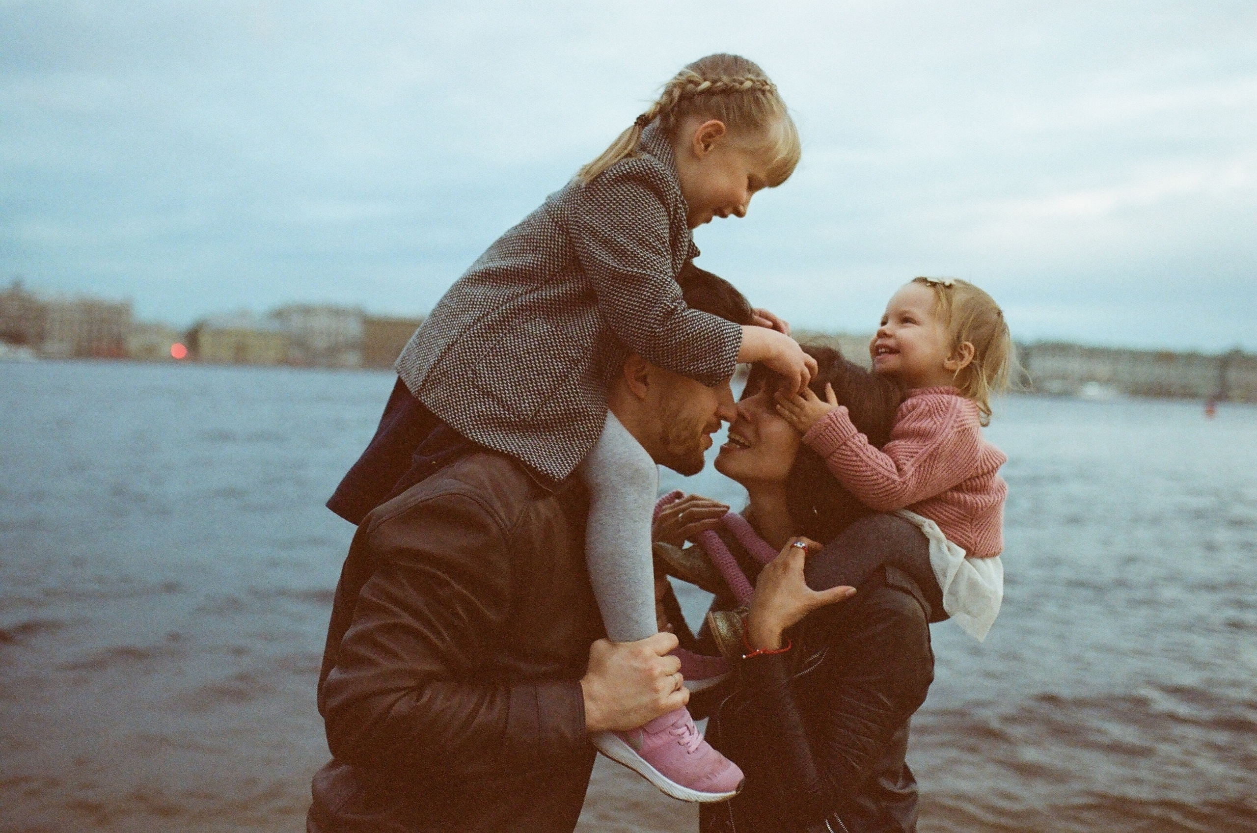 СЕМЬЯ. Свадебный и семейный пленочный фотограф в Петербурге Истомина Ирина