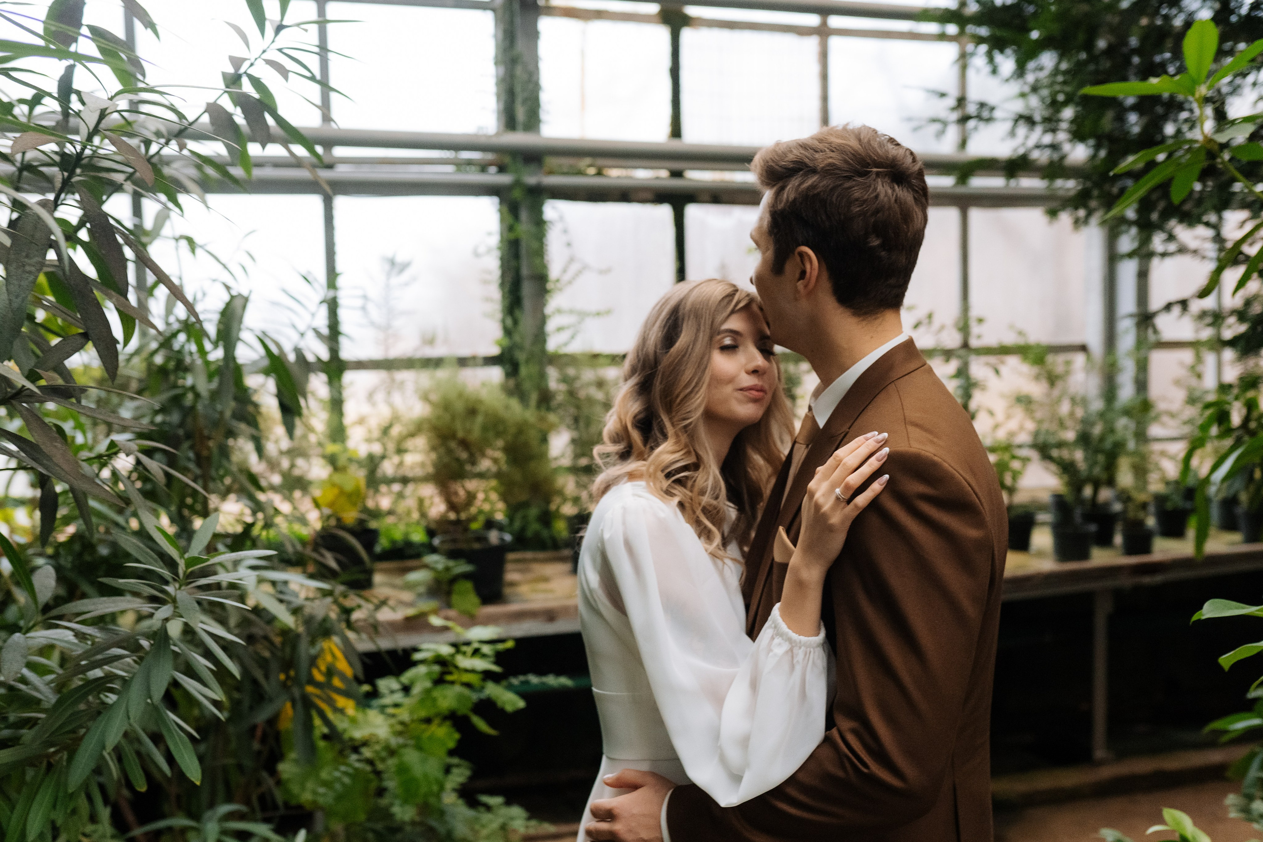 Свадебная фотосессия в оранжерее, Москва. Свадебный фотограф в Москве Анна Полушина