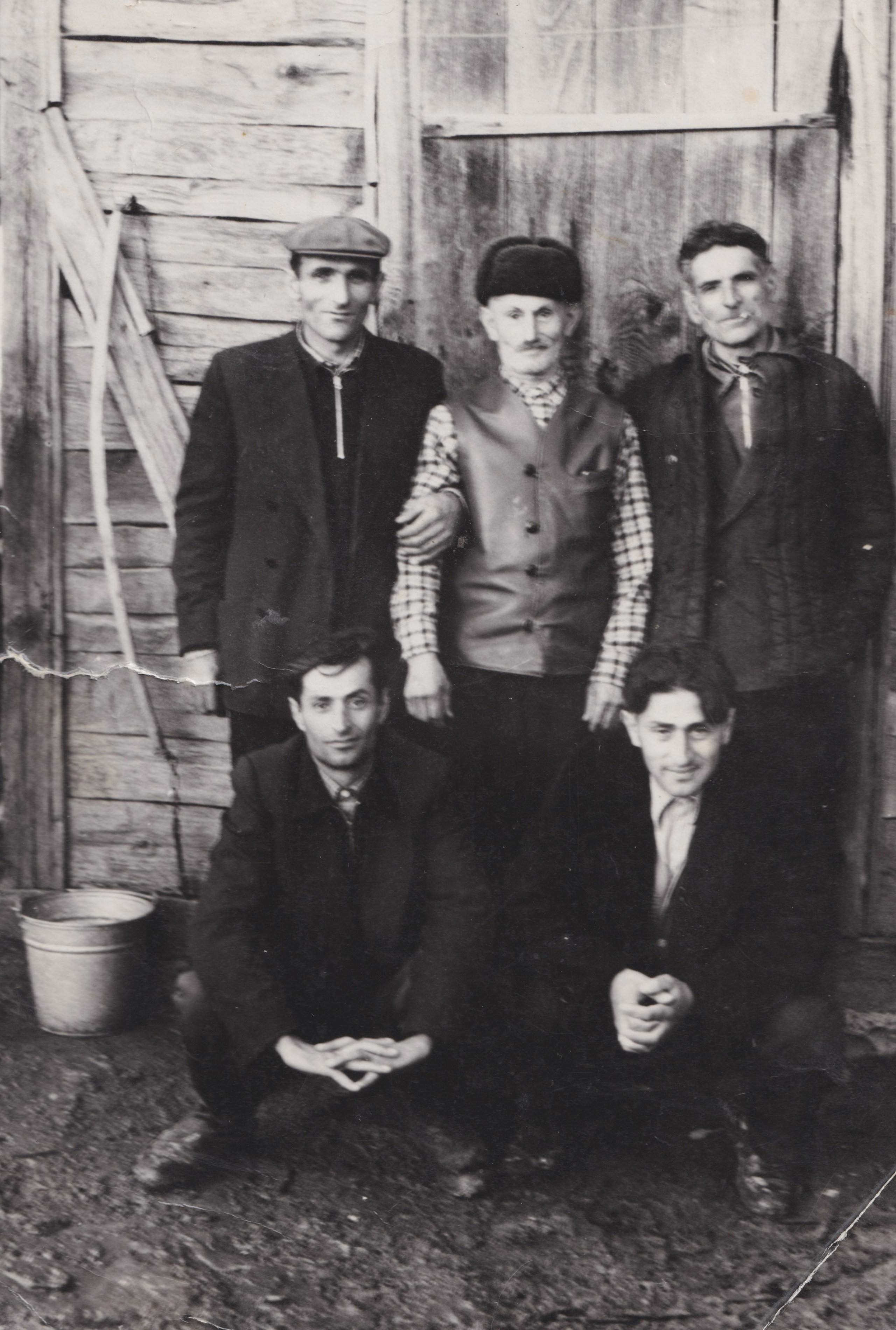 Жители села Сергей-Поле (по центру Нагабед Григорьевич). Архив Кегануш Карапетовны Кесян. 