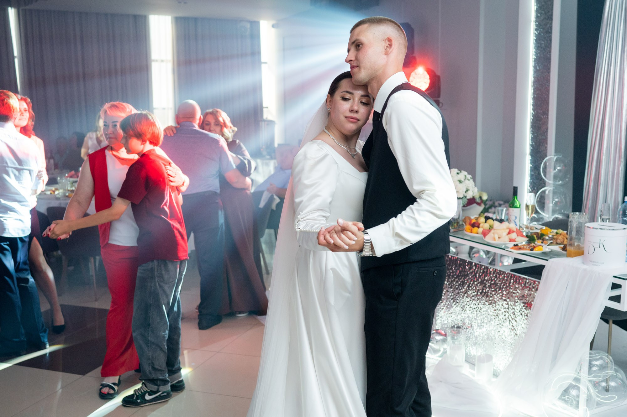 Кристина и Денис. Свадебный и портретный фотограф в Омске Матвей Краузе