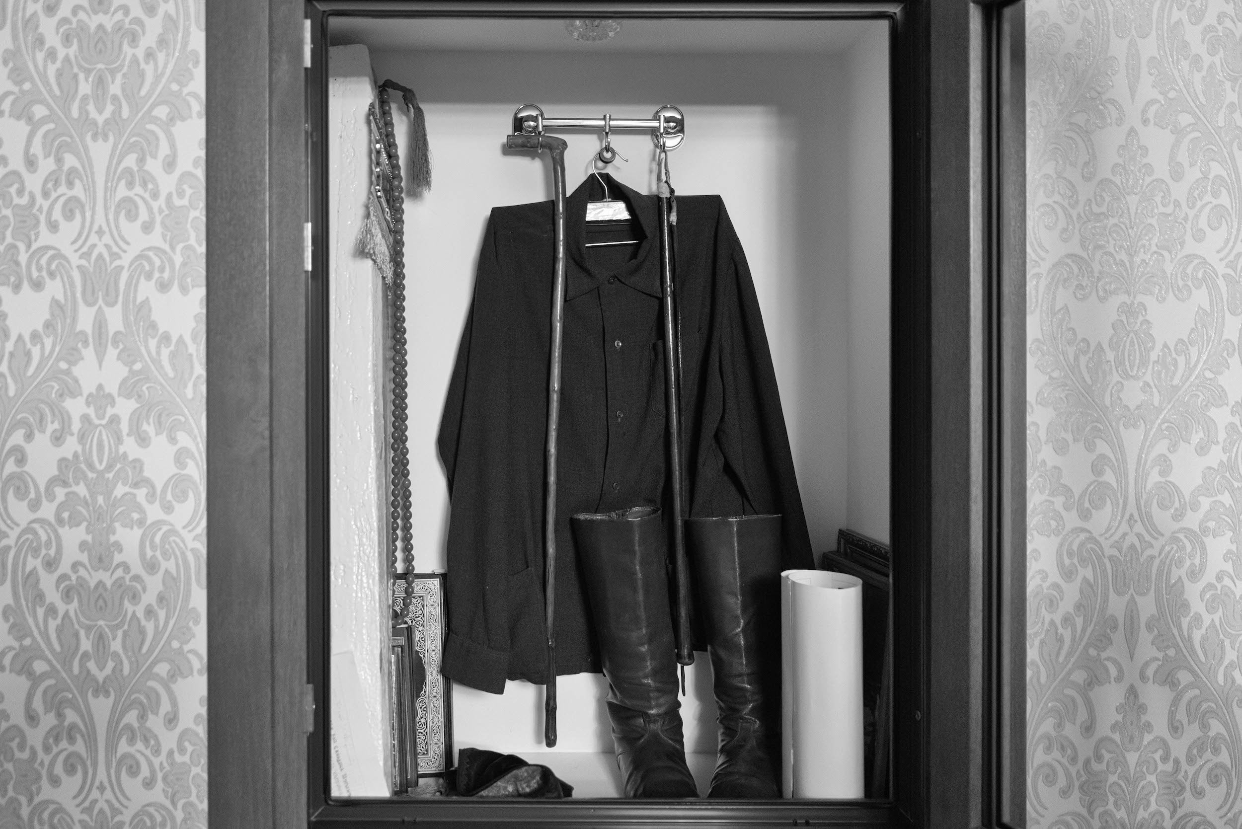 Личные вещи основателя братства манишейховцев.