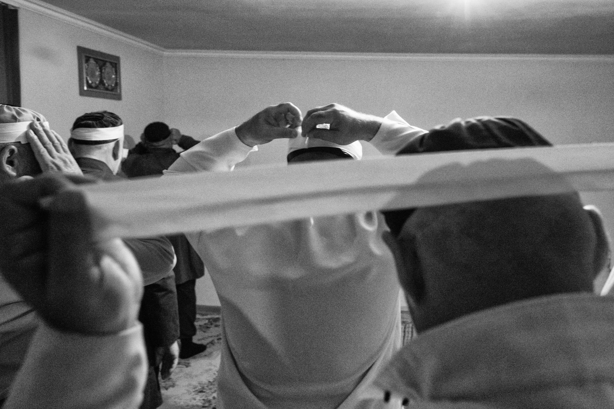 Висхаджинцы и чиммирзоевцы носят белые тюрбаны, чтобы увеличить баракат (благодать) от зикра и молитв.