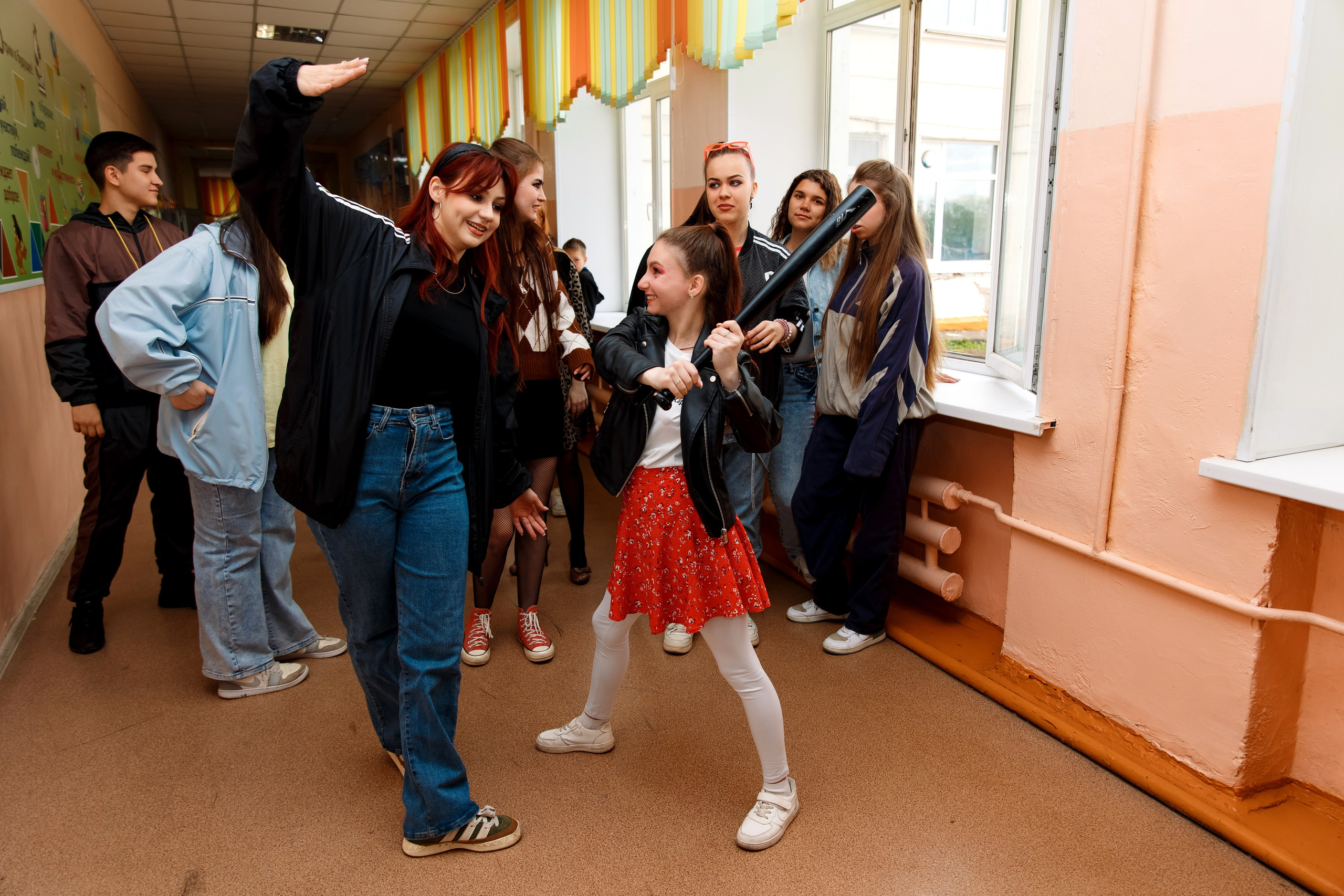 11 класс день не послушания в школе. Фотограф Любовь Корниенко, Примоский край
