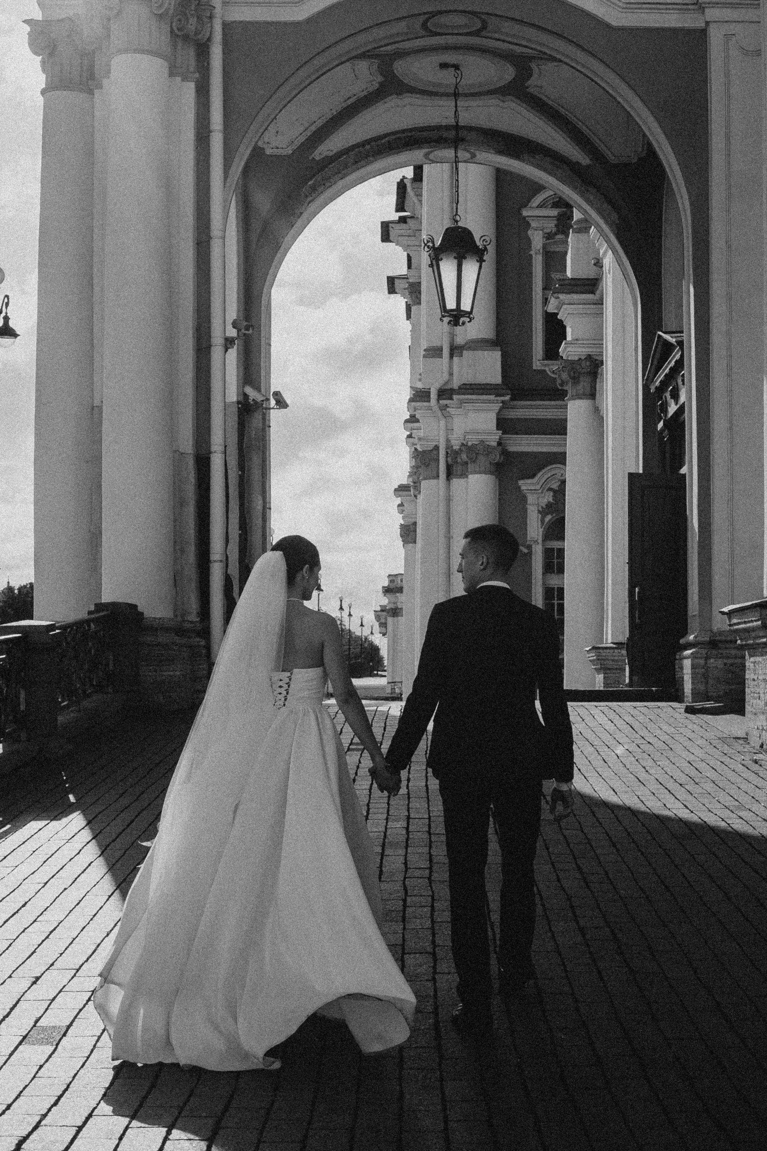 СВАДЕБНАЯ ПРОГУЛКА В САНТК-ПЕТЕРБУРГЕ (ИСАКИЕВСКИЙ СОБОР, ЗИМНЯЯ КАНАВКА, ЭРМИТАЖ И БОЛЬШАЯ МОРСКАЯ УЛИЦА). Профессиональный фотограф, Санкт-Петербург — Виктория Богомолова