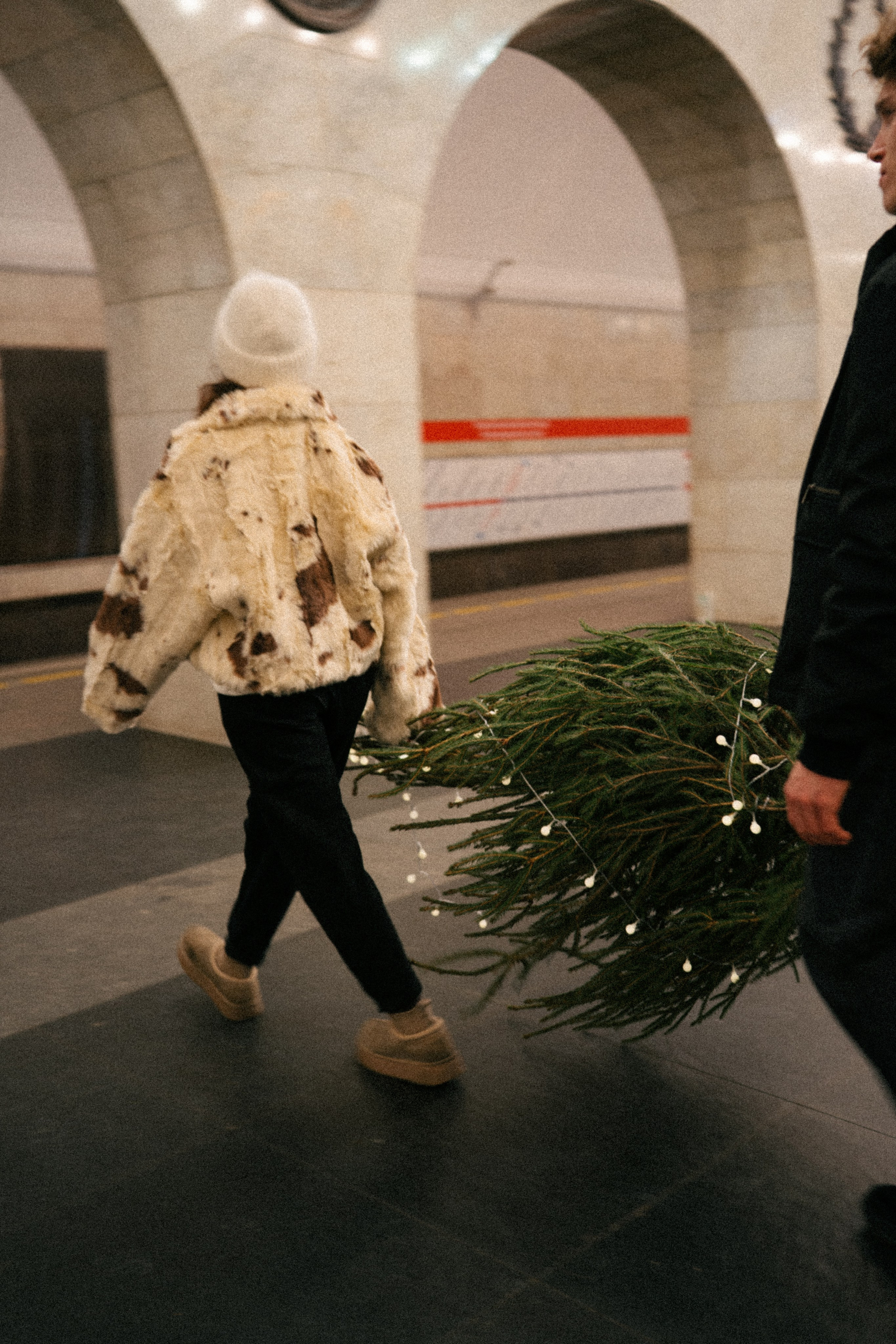 НОВОГОДНЯЯ ПРОГУЛКА ПАРЫ ПО ЧЕРНЫШЕВСКОЙ ПЕРЕД НОВЫМ ГОДОМ. Профессиональный фотограф, Санкт-Петербург — Виктория Богомолова